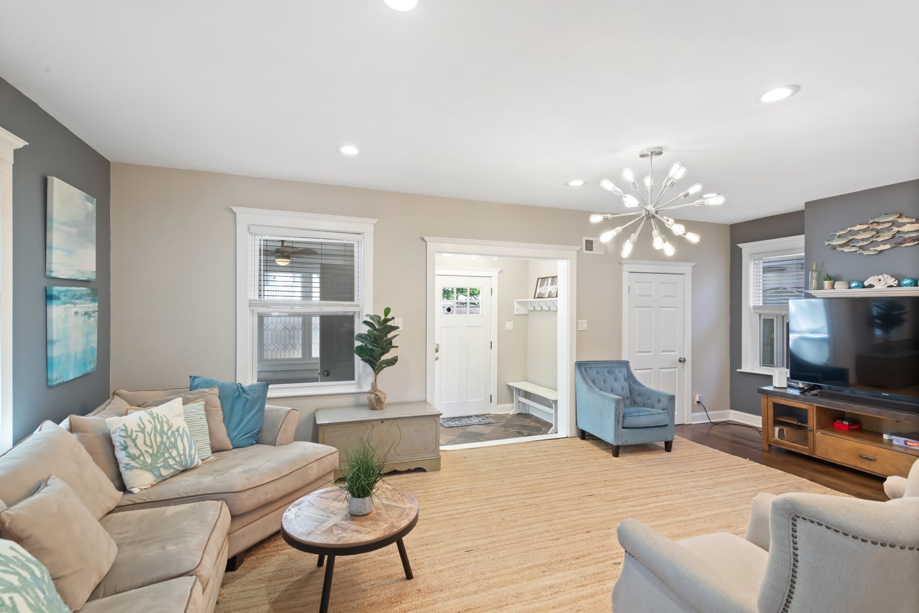 Dazzling Bungalow within 2 Blocks of Beach