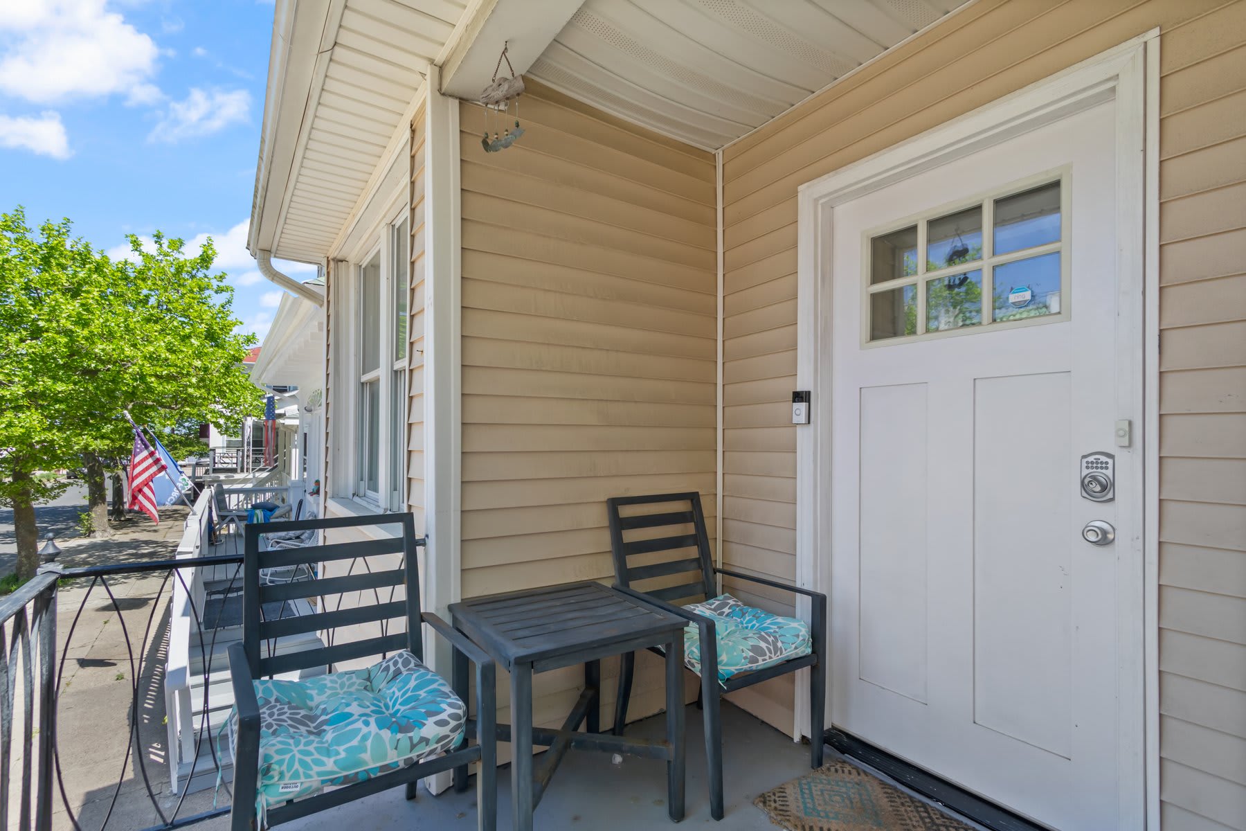Dazzling Bungalow within 2 Blocks of Beach
