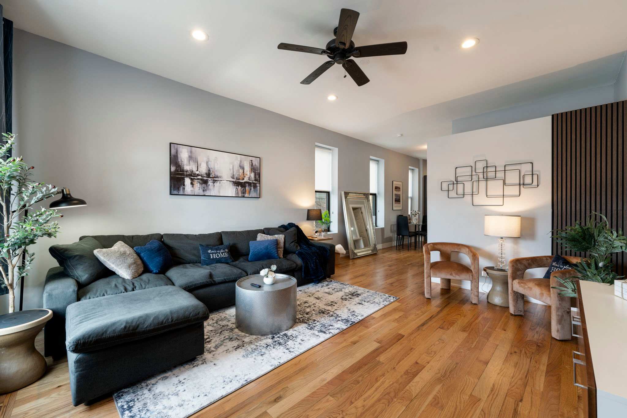 Cozy 2BD Apartment near United Center with Parking — Chicago, IL — vacation rental