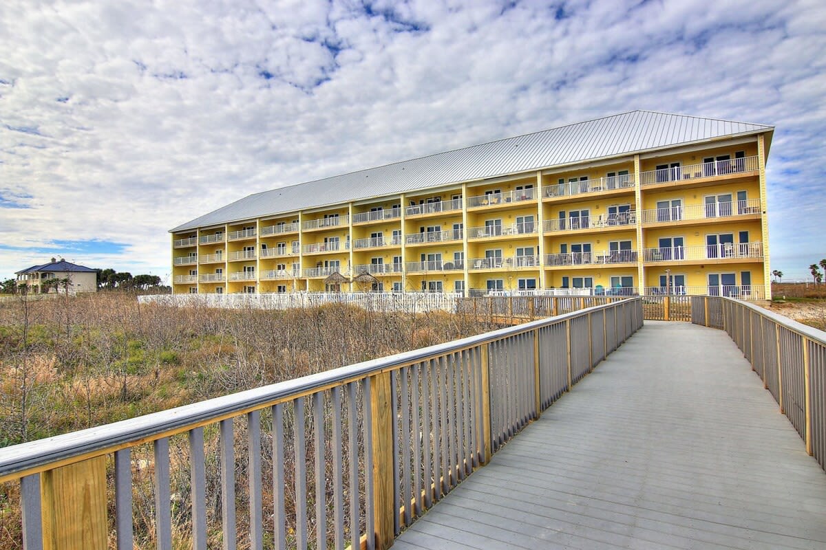 Beachfront Balcony, Pool, Boardwalk | Playa Azul