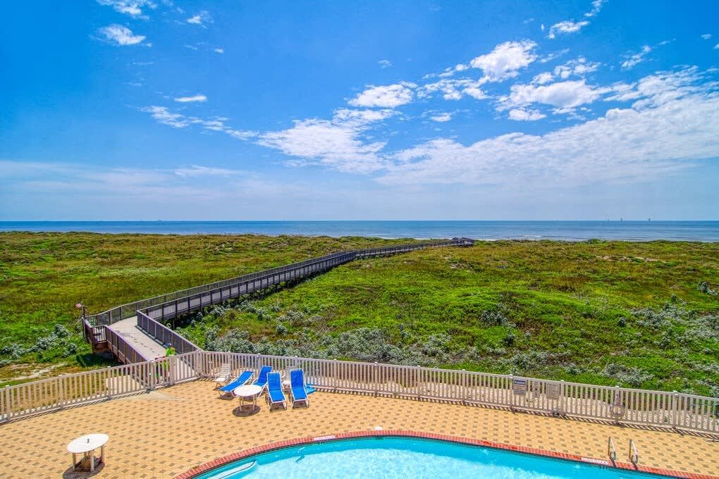 Beachfront Balcony, Pool, Boardwalk | Playa Azul