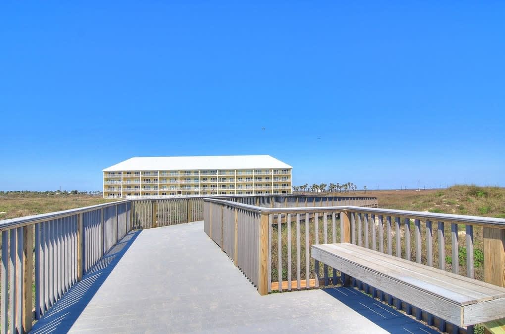 Beachfront Balcony, Pool, Boardwalk | Playa Azul