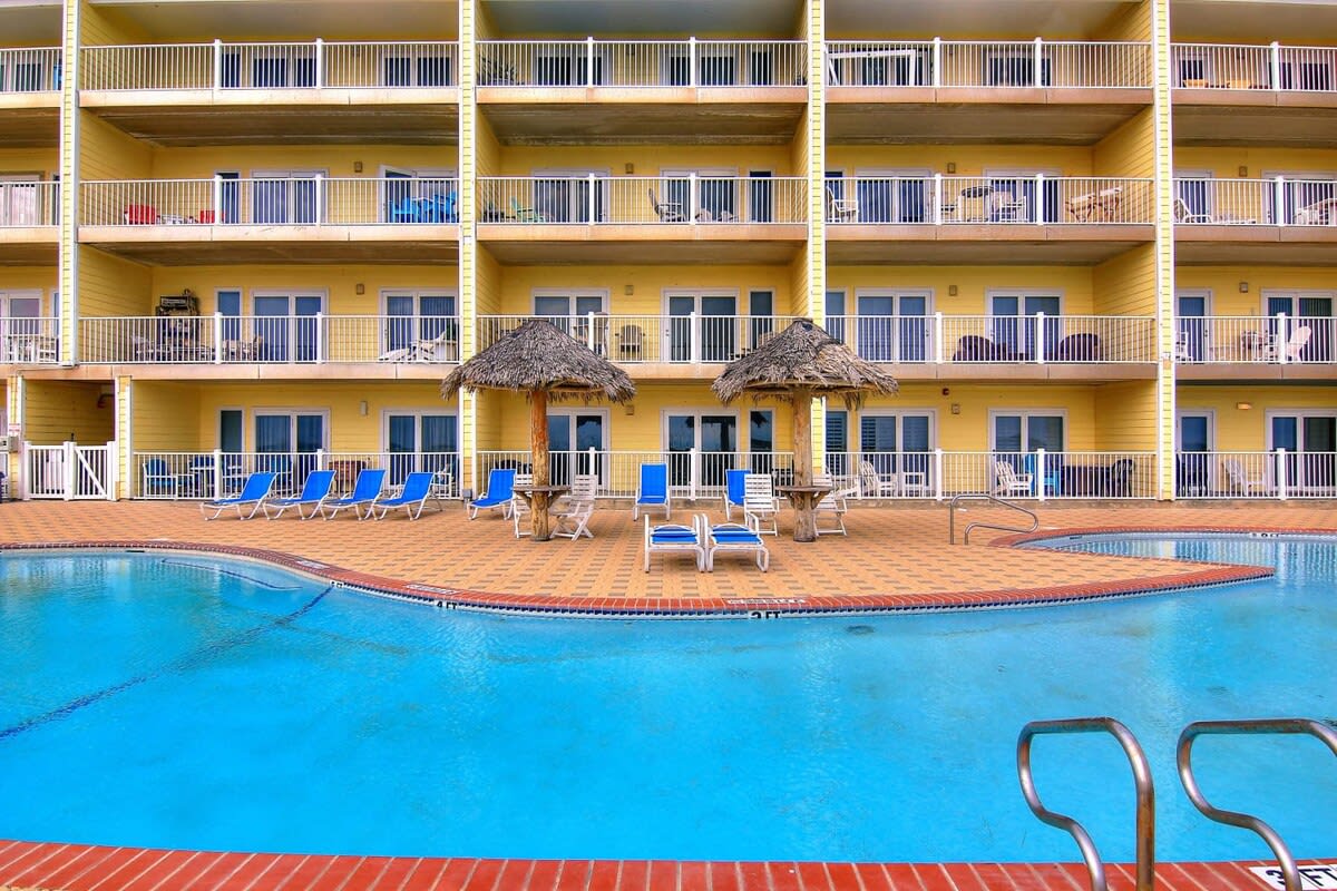 Top Floor, Pool, Steps to Beach | Beach Haven