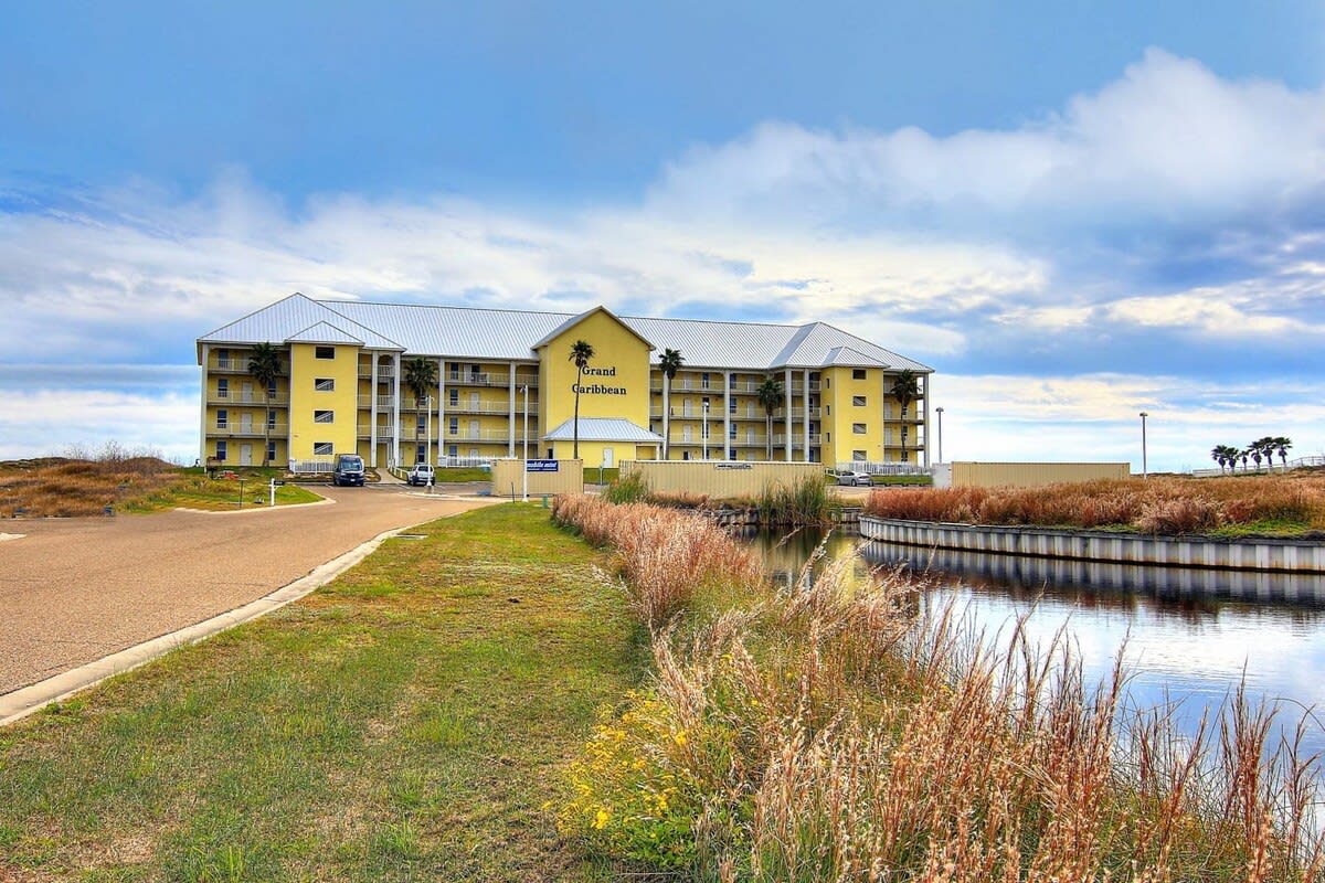 Top Floor, Pool, Steps to Beach | Beach Haven
