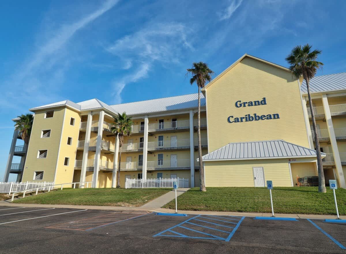 Top Floor, Pool, Steps to Beach | Beach Haven