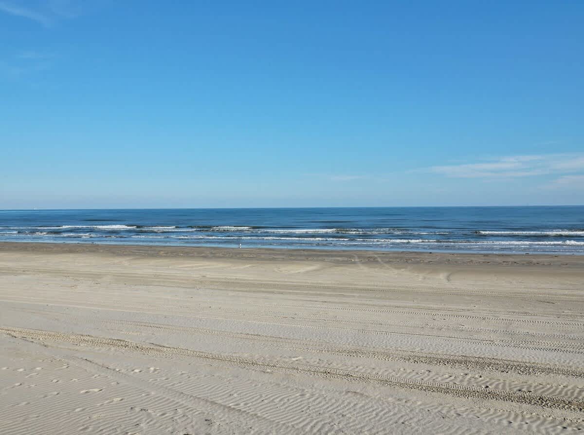 Pool & Boardwalk to Beach | Peace of the Sea