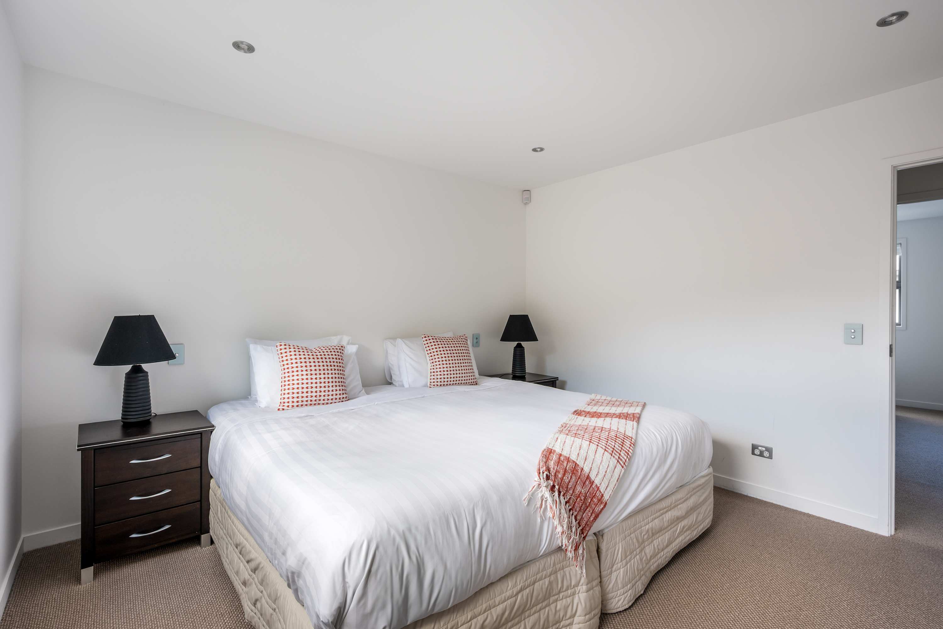 5th Bedroom with king split