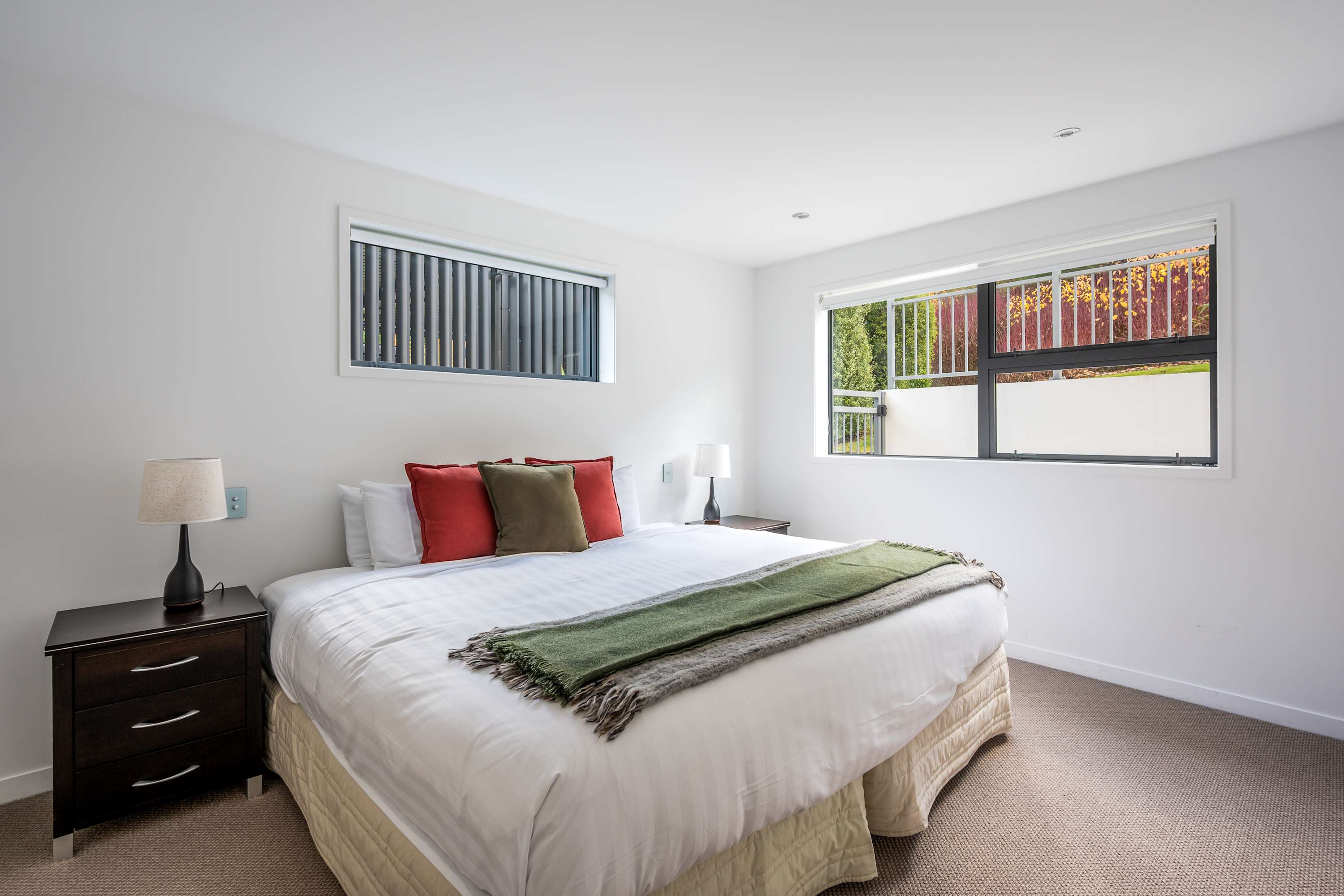 Versatile Fourth Bedroom with Super King or King Singles – This stylish fourth bedroom features a super king bed that can easily be converted into two king singles, providing flexible sleeping arrangements for guests.
