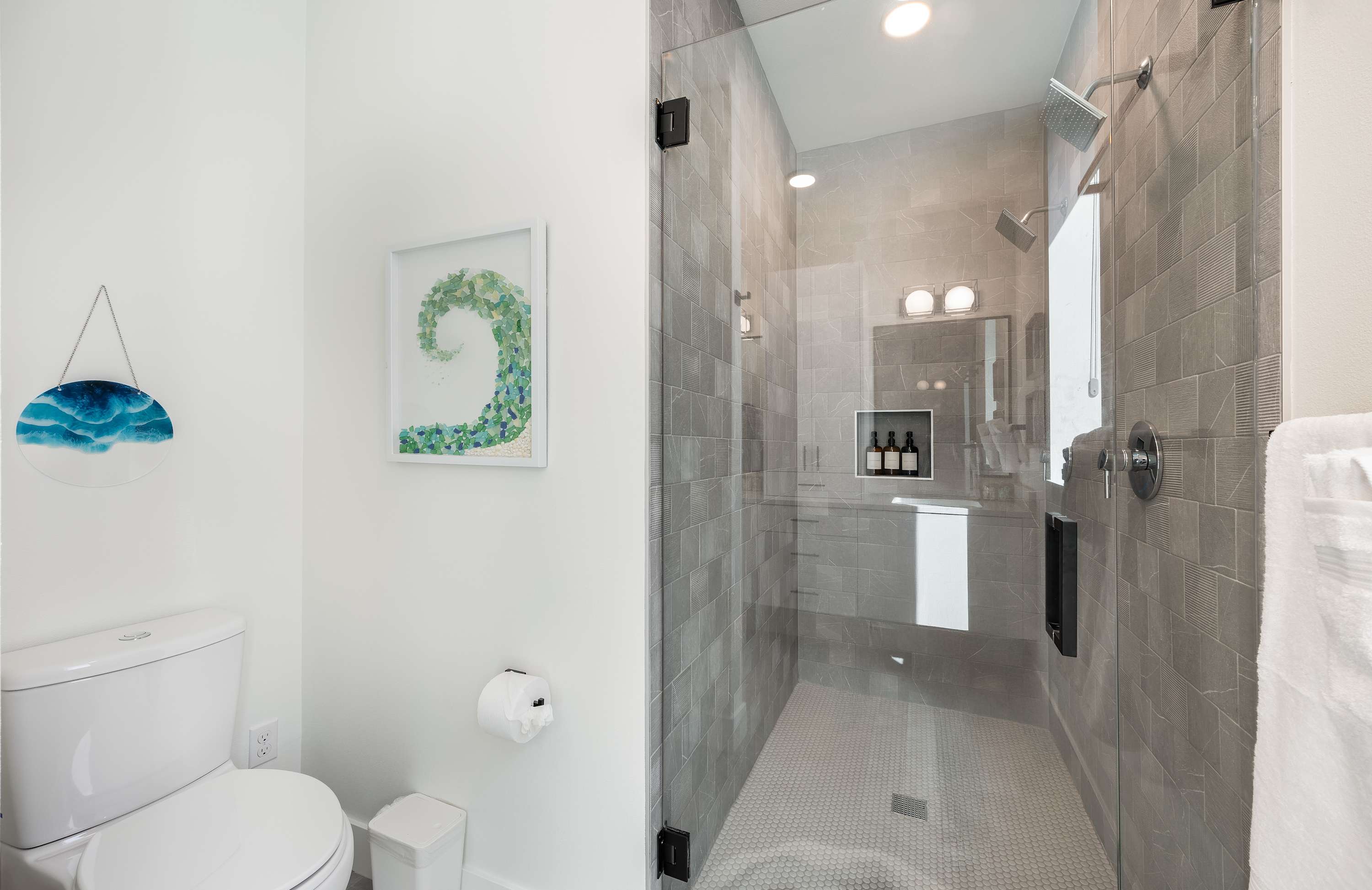 Ocean-Inspired 3B Modern Retreat w, Kids Room
