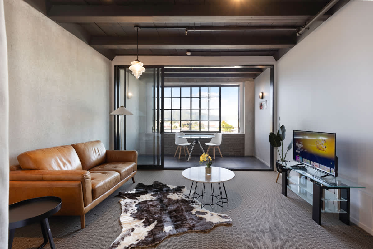 Cozy Studio – Private Balcony, Bath and Tub