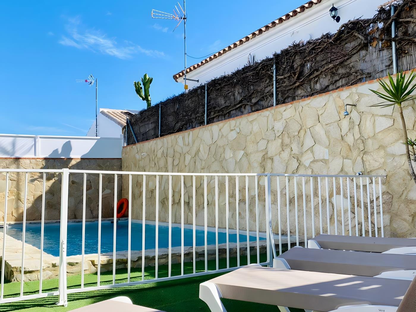 Amplio Chalet con Piscina, Terraza y Barbacoa – Cerca del Mar en Conil - image 4