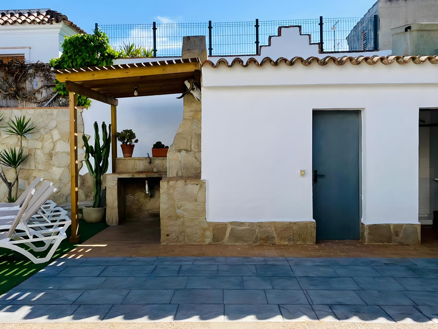 Amplio Chalet con Piscina, Terraza y Barbacoa – Cerca del Mar en Conil - image 5