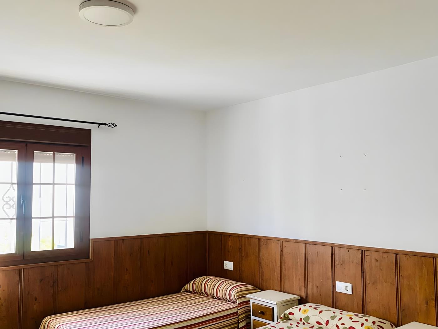 Amplio Chalet con Piscina, Terraza y Barbacoa – Cerca del Mar en Conil - image 7