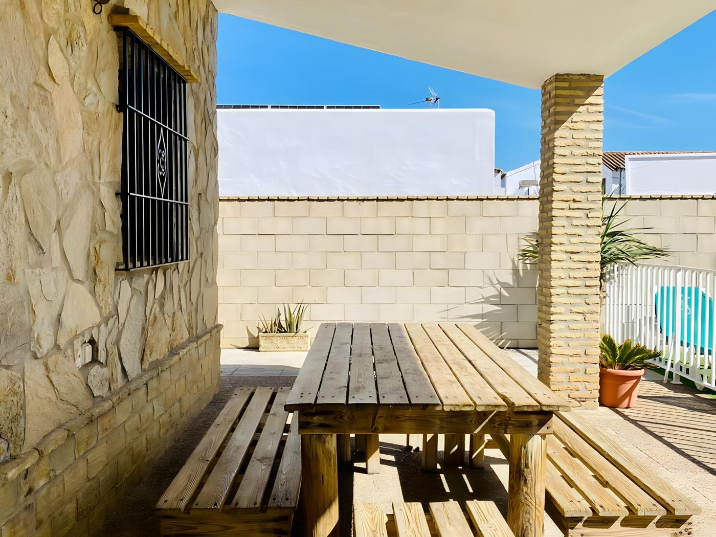 Amplio Chalet con Piscina, Terraza y Barbacoa – Cerca del Mar en Conil - image 35