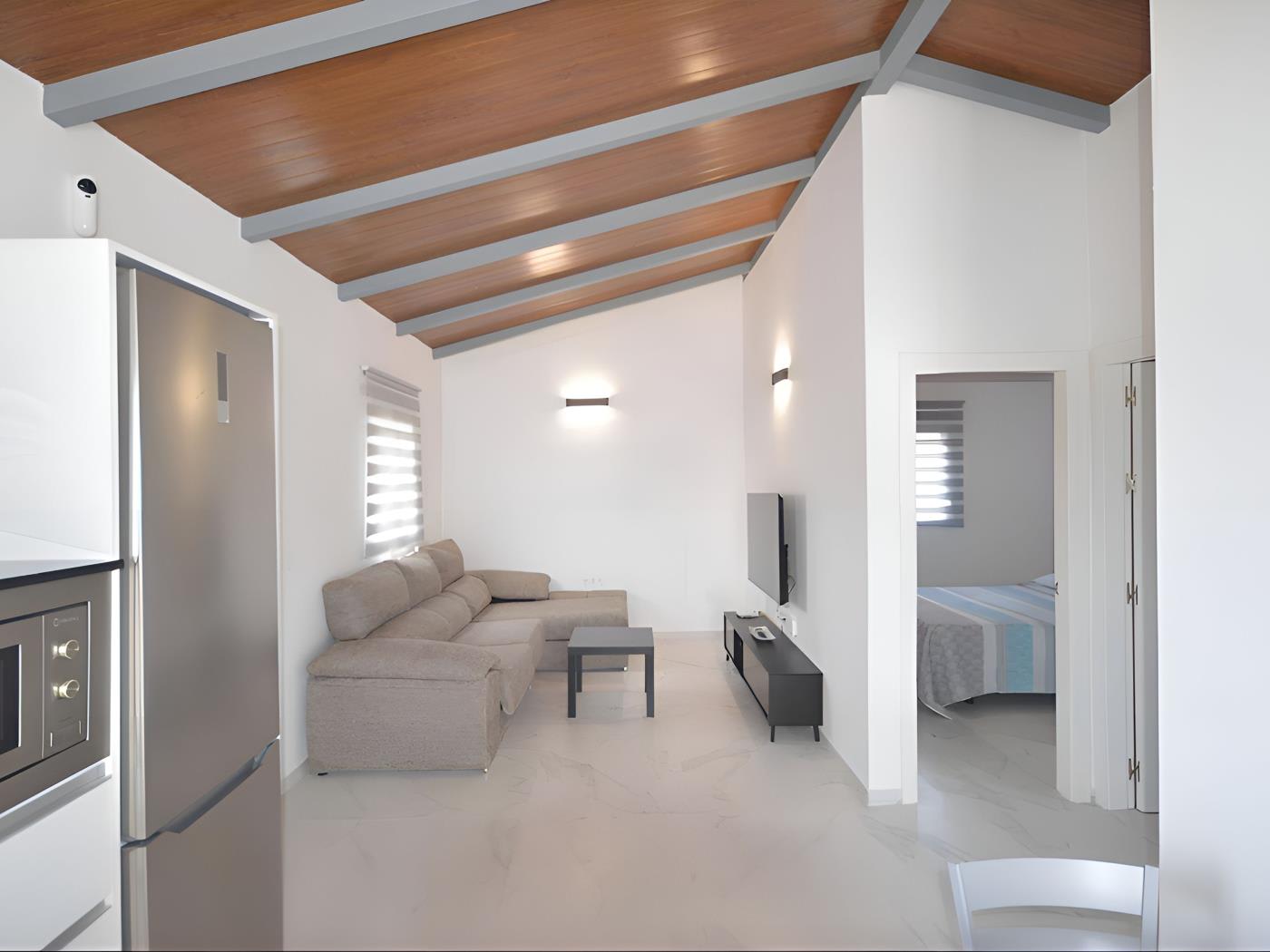 Encantador Chalet con Piscina y Terraza Soleada cerca del Mar en Conil - image 17