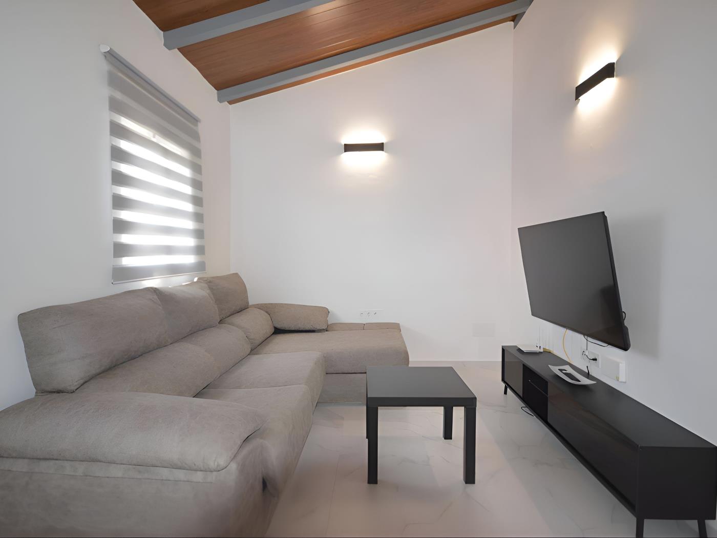 Encantador Chalet con Piscina y Terraza Soleada cerca del Mar en Conil - image 15