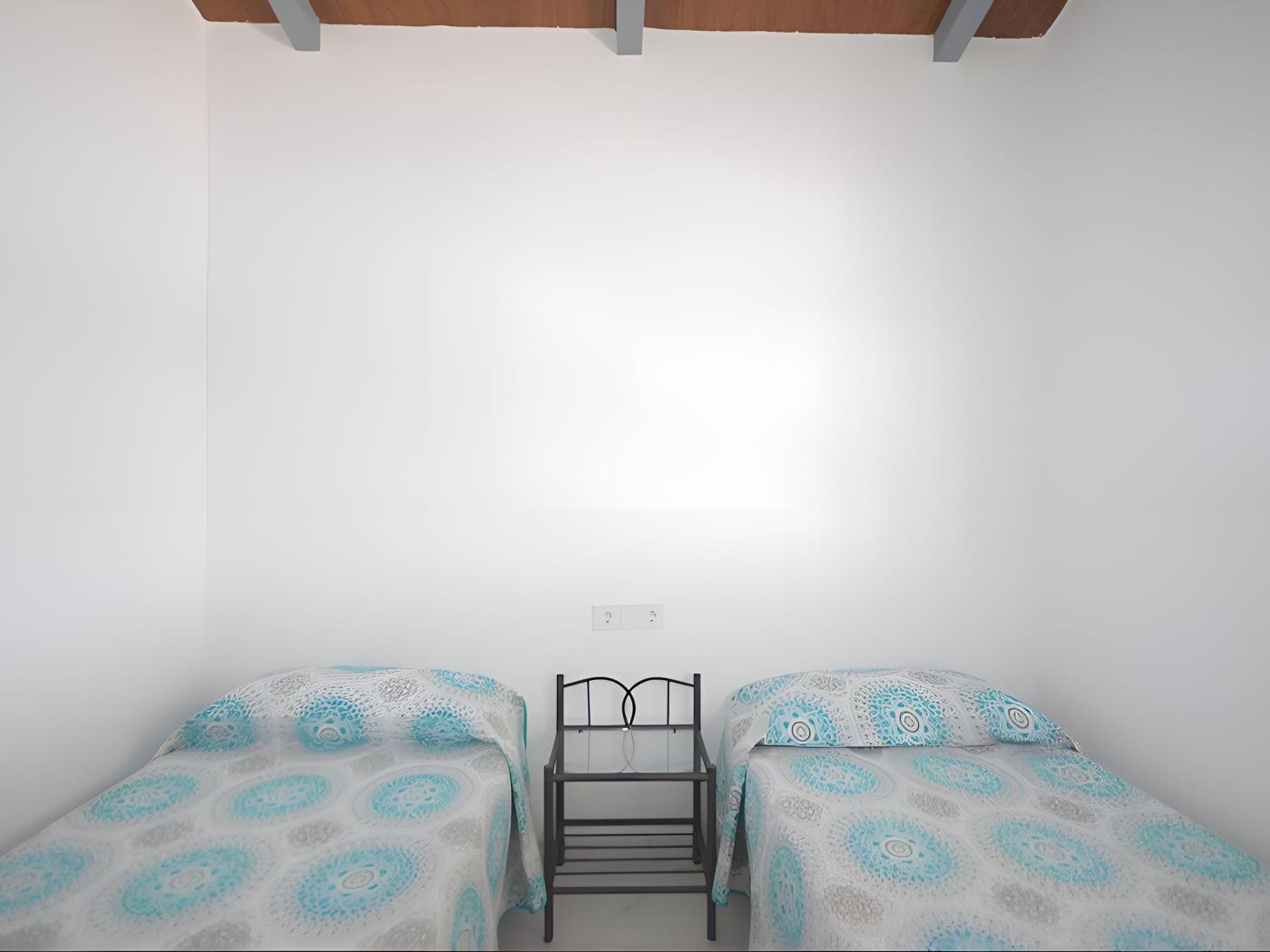 Encantador Chalet con Piscina y Terraza Soleada cerca del Mar en Conil - image 21