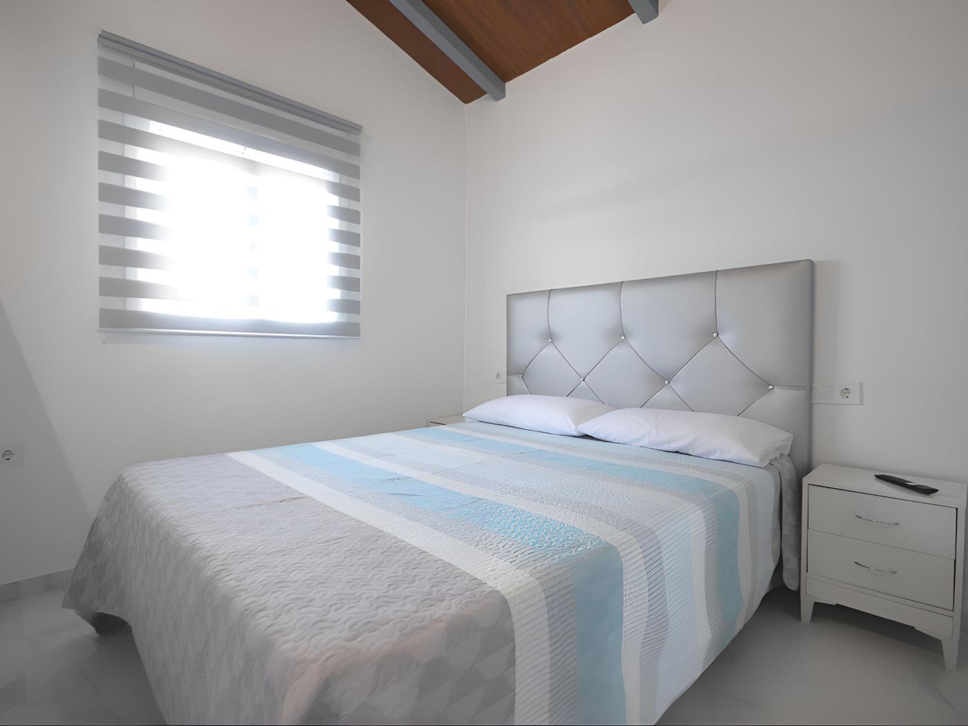 Encantador Chalet con Piscina y Terraza Soleada cerca del Mar en Conil - image 22