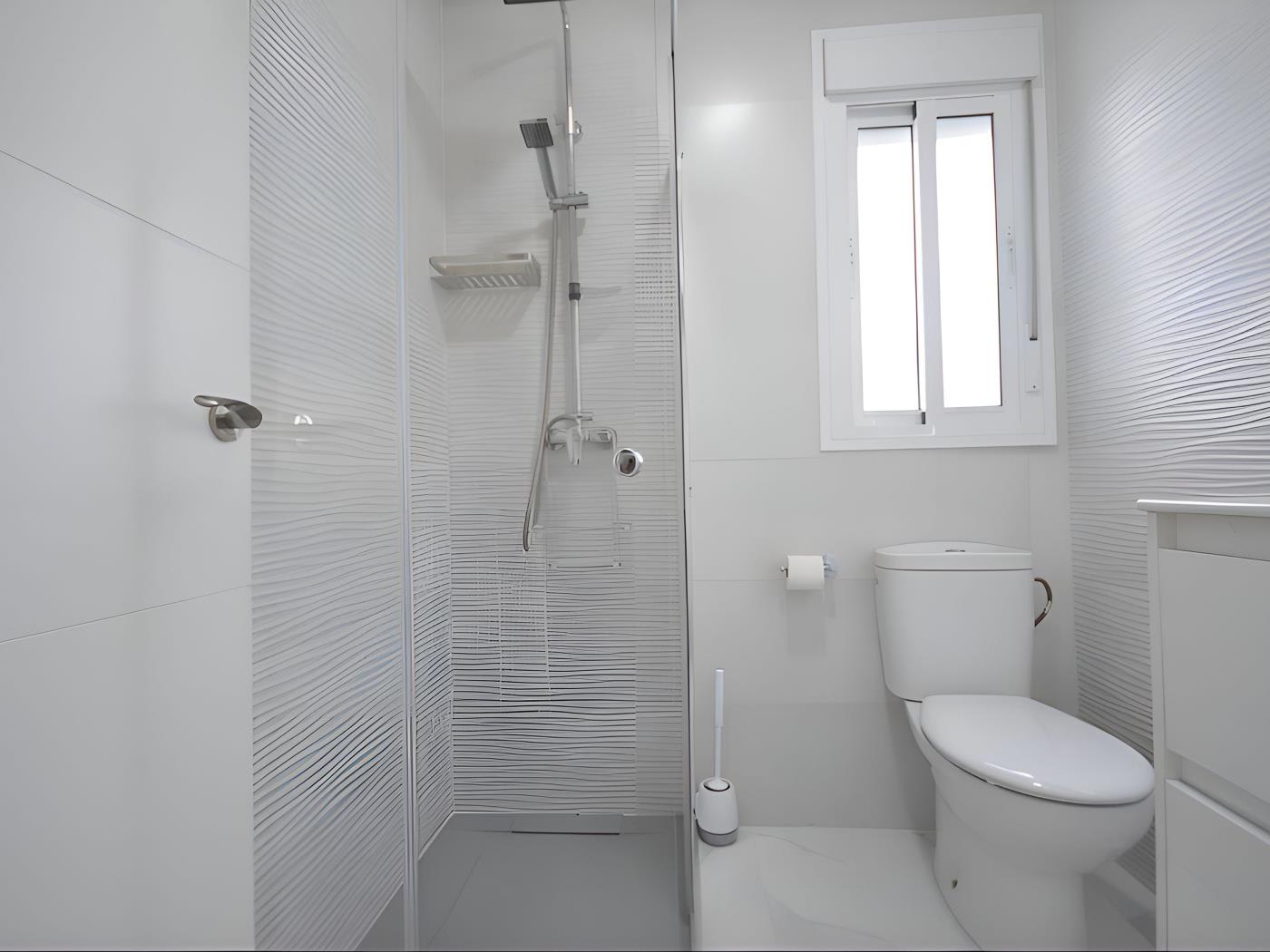 Encantador Chalet con Piscina y Terraza Soleada cerca del Mar en Conil - image 26