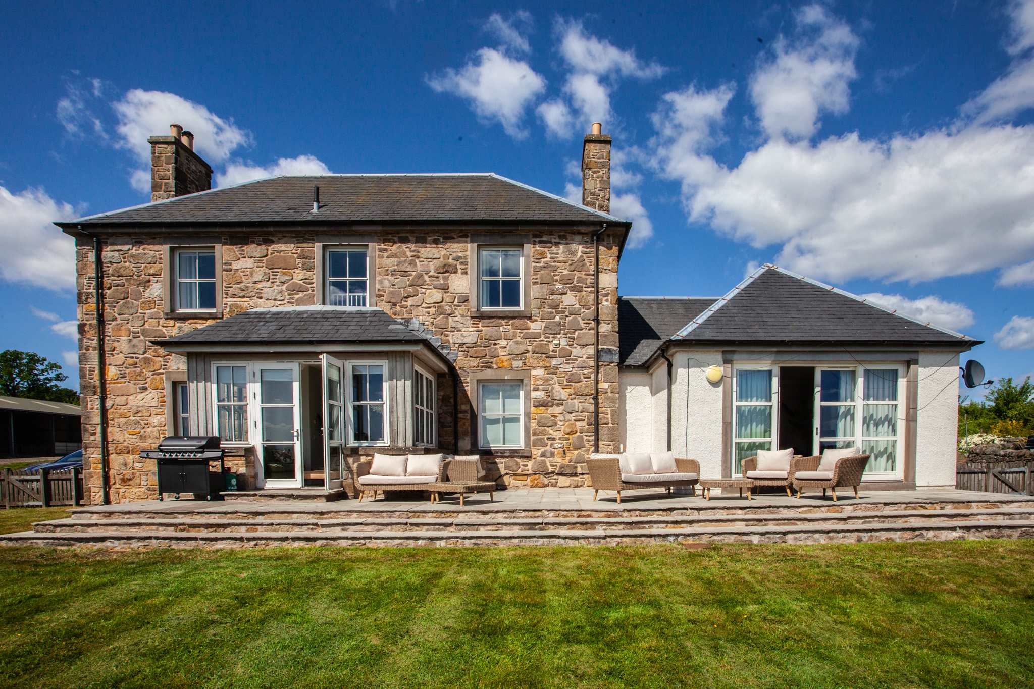 Farmhouse Retreat with Large Hot Tub in Drumcross Farmhouse, Drumcross Road PA7 5NU - Property image 50 - VivreStays