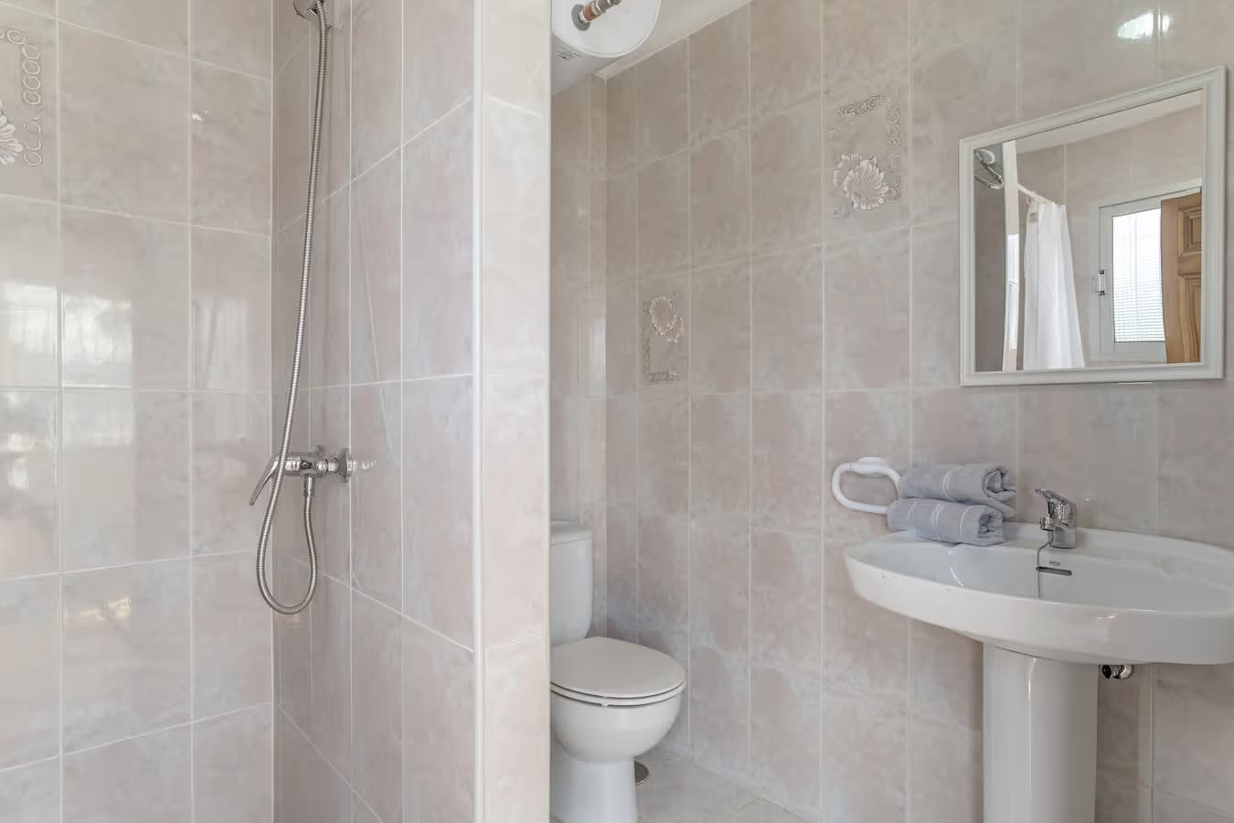 Casa increíble – alojamiento con piscina compartida y WiFi, ideal para familias en Conil - image 10