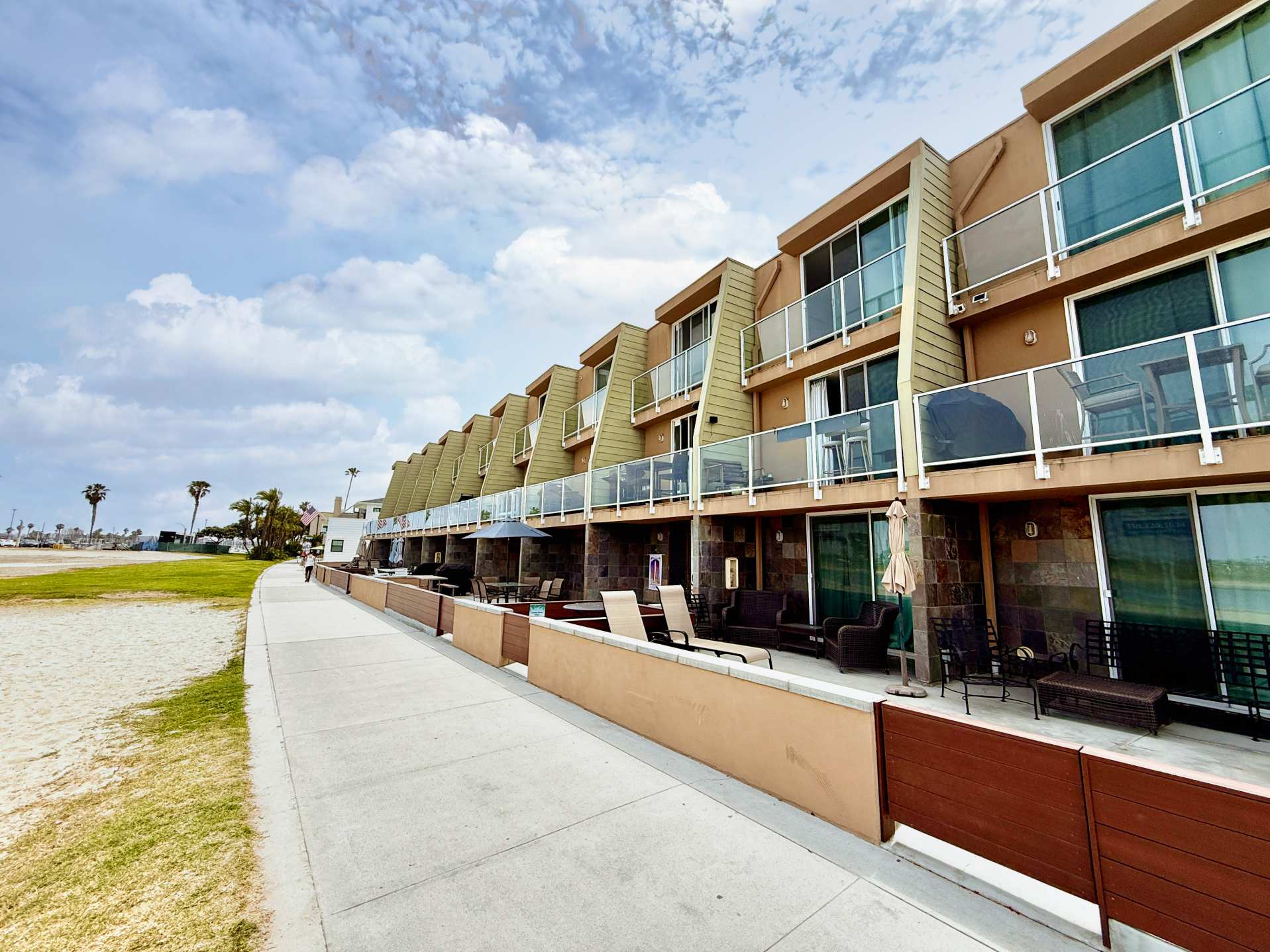 Mission Beach Bayfront Condo | Steps to Ocean - Photo 2
