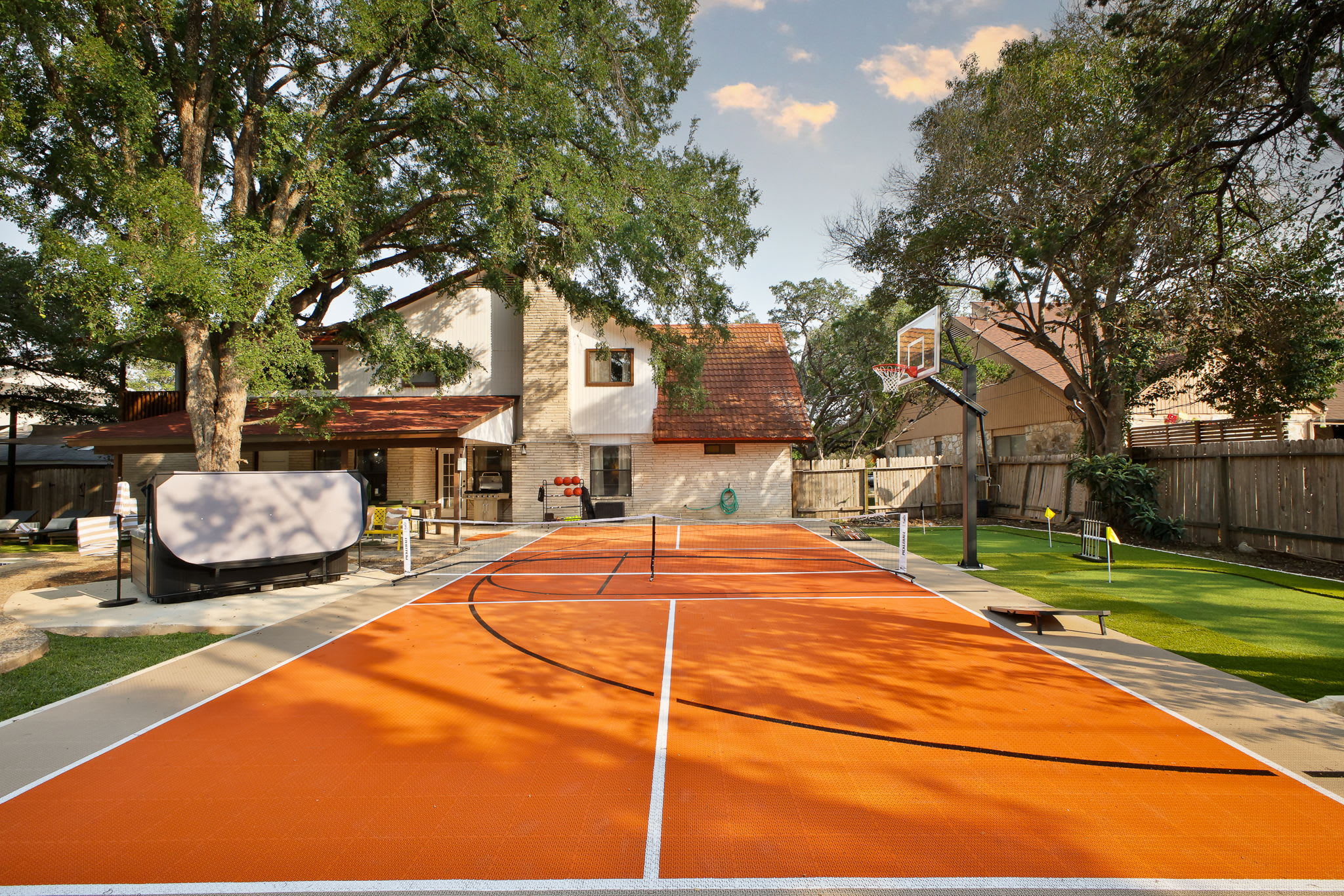 Sleeps 20~Sport Court~Heated Pool~Hot Tub~Putt Putt~Games