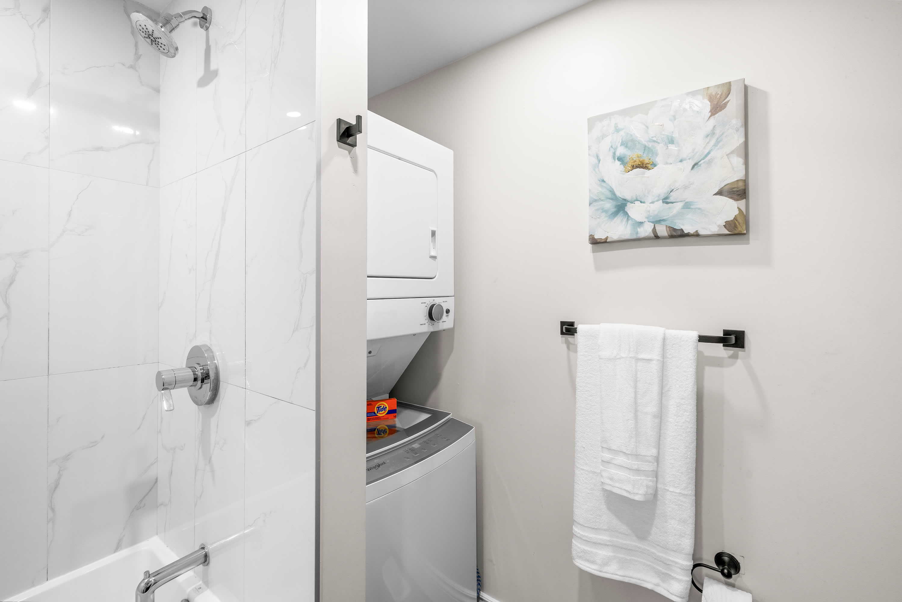 Stylish 2 Bedroom Condo Downtown Ottawa | Photo 10