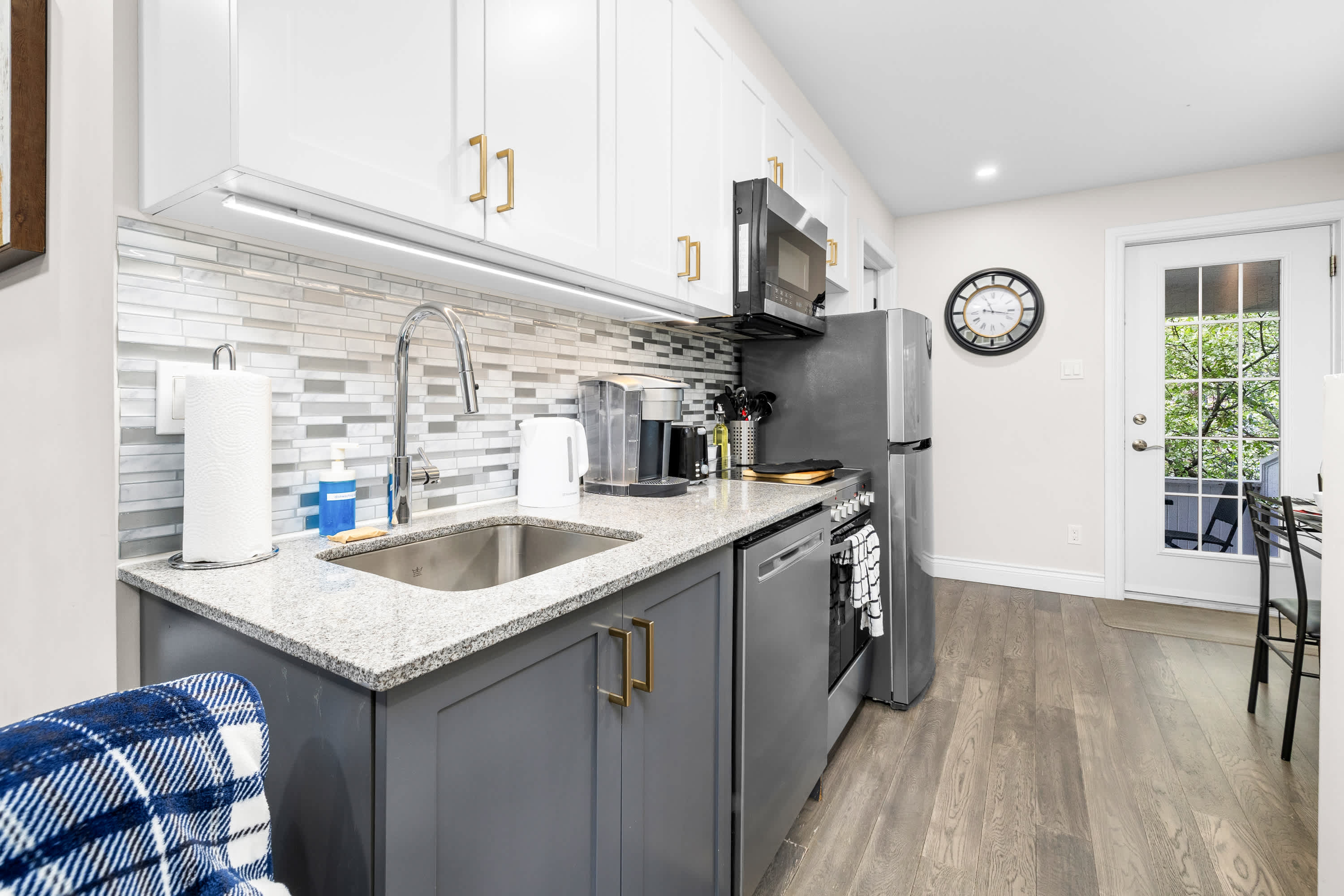 Stylish 2 Bedroom Condo Downtown Ottawa | Photo 2