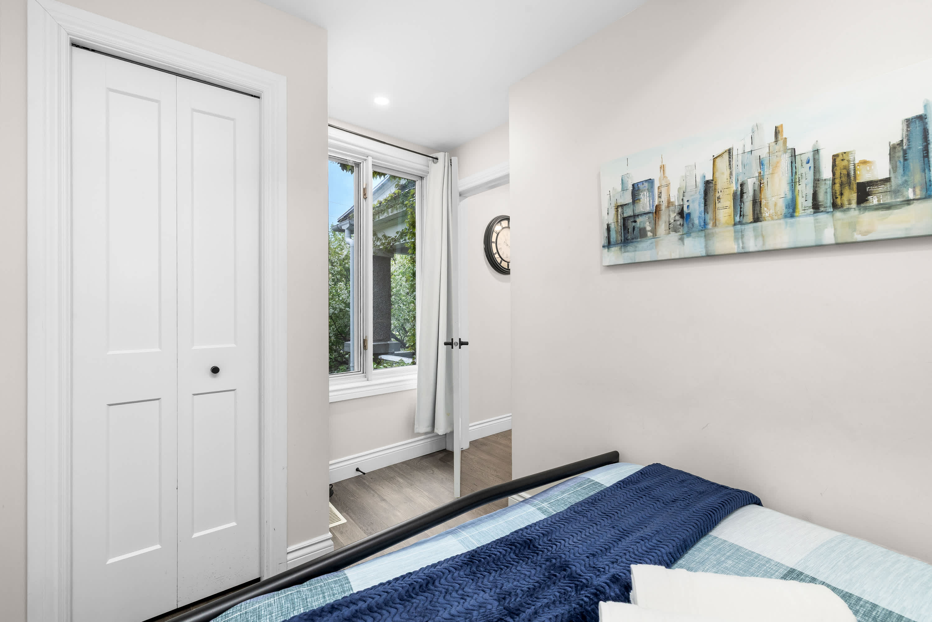 Stylish 2 Bedroom Condo Downtown Ottawa | Photo 11