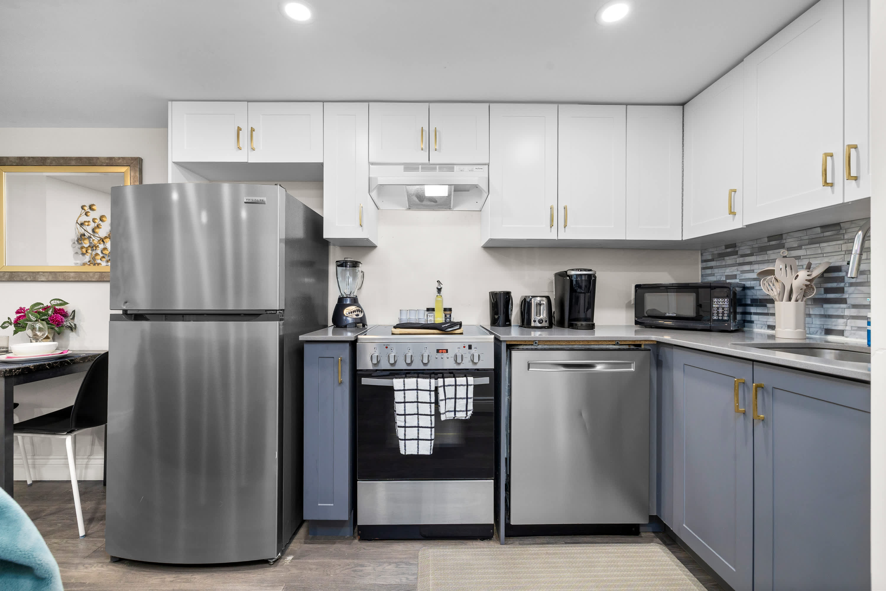 Charming 1BR Flat in Ottawa s Historic Lower Town | Photo 3