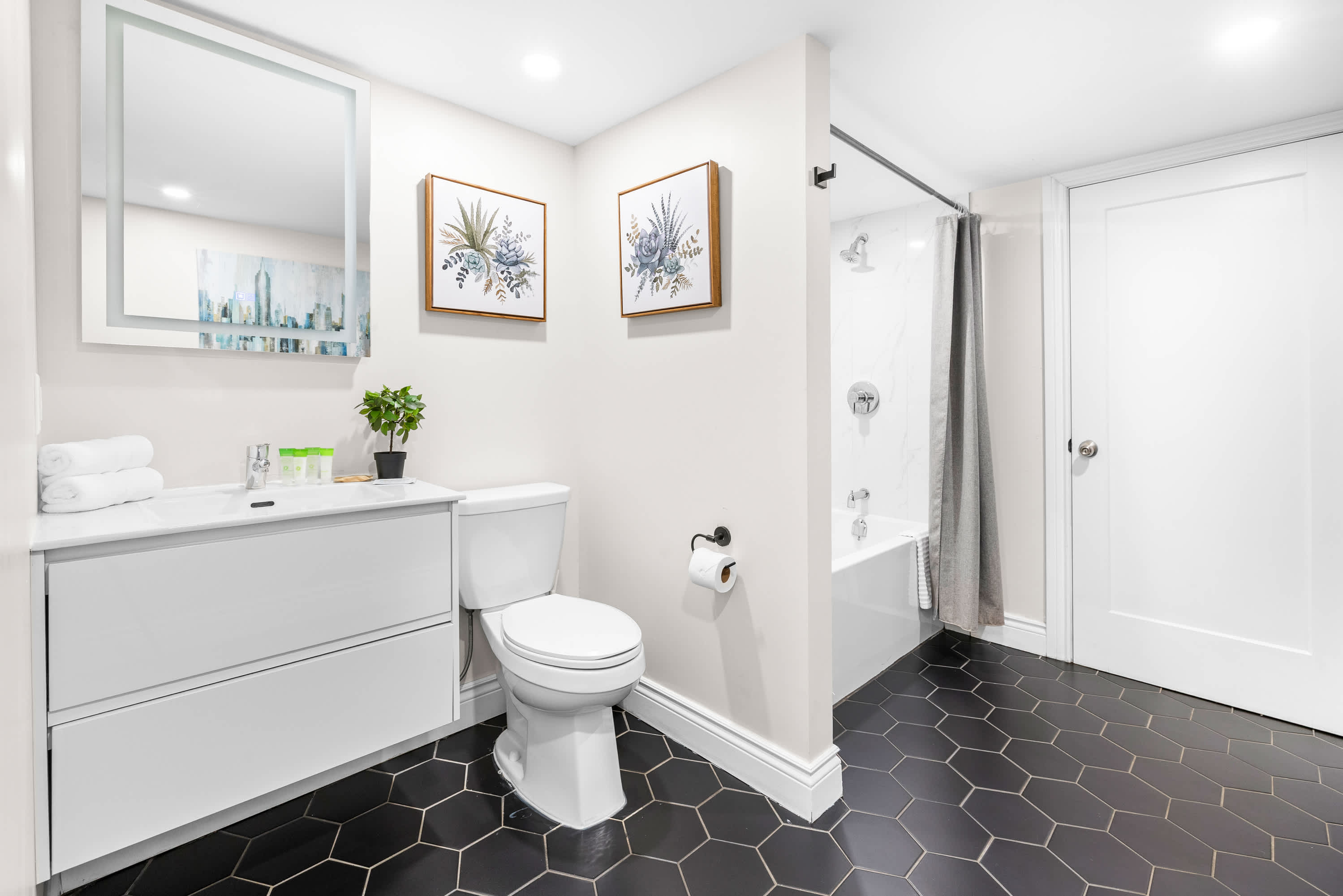 Charming 1BR Flat in Ottawa s Historic Lower Town | Photo 9