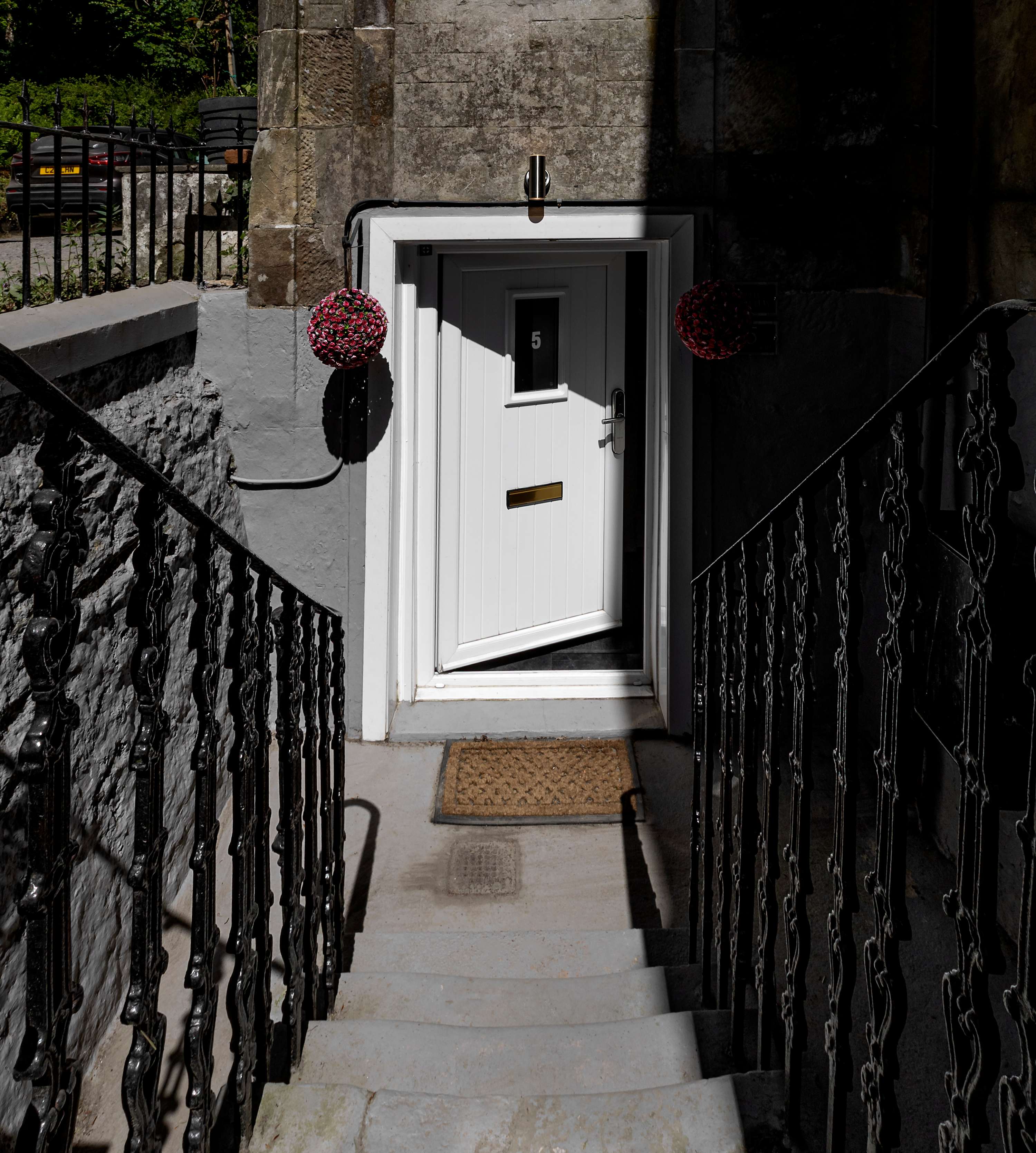 Elegant Apartment with Breathtaking Bay & Sea Views in 5 Westwood, Argyle Terrace PA20 OBE - Property image 17 - VivreStays