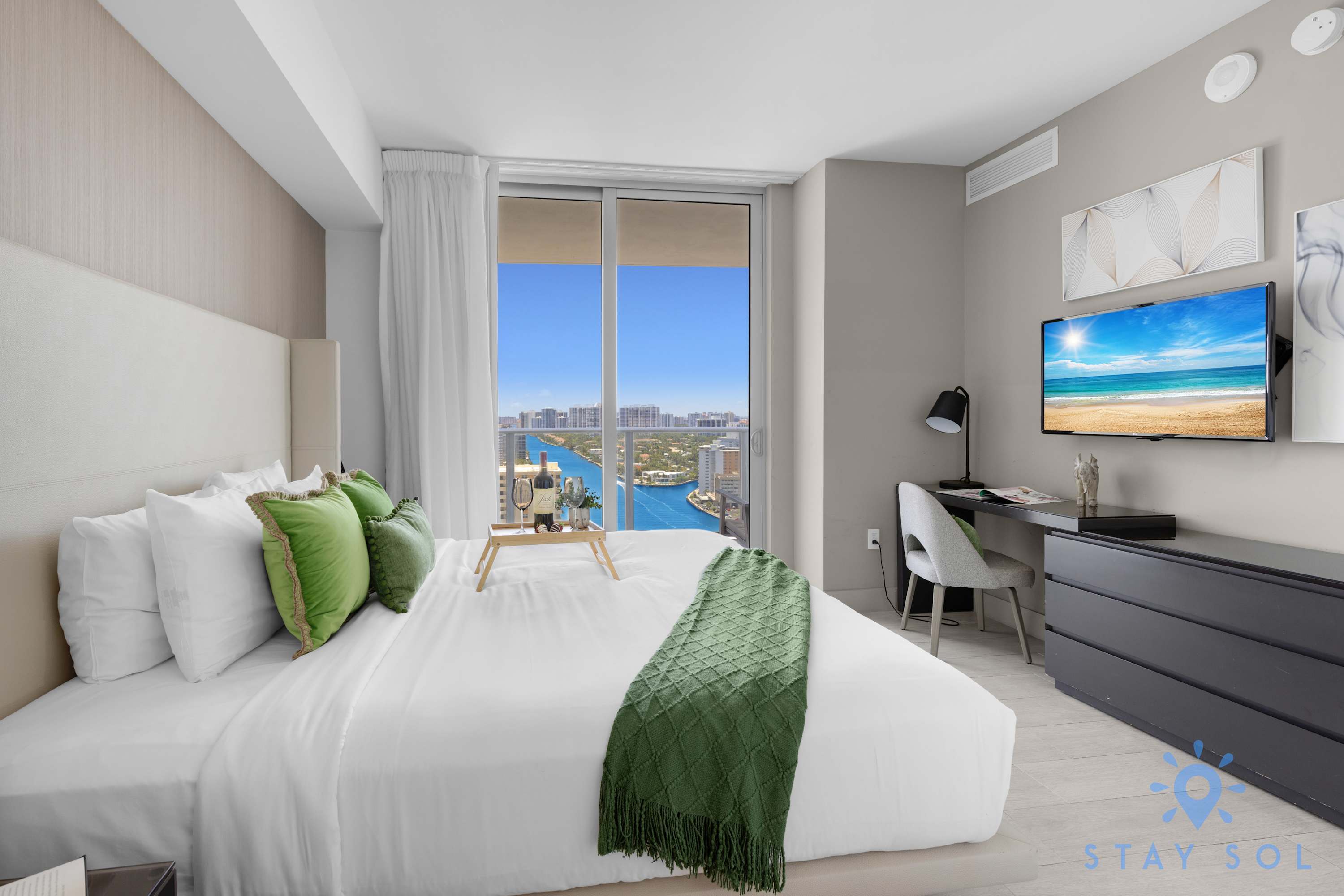 Luxury 3 Br|Corner Balcony|Panoramic View+ Pools