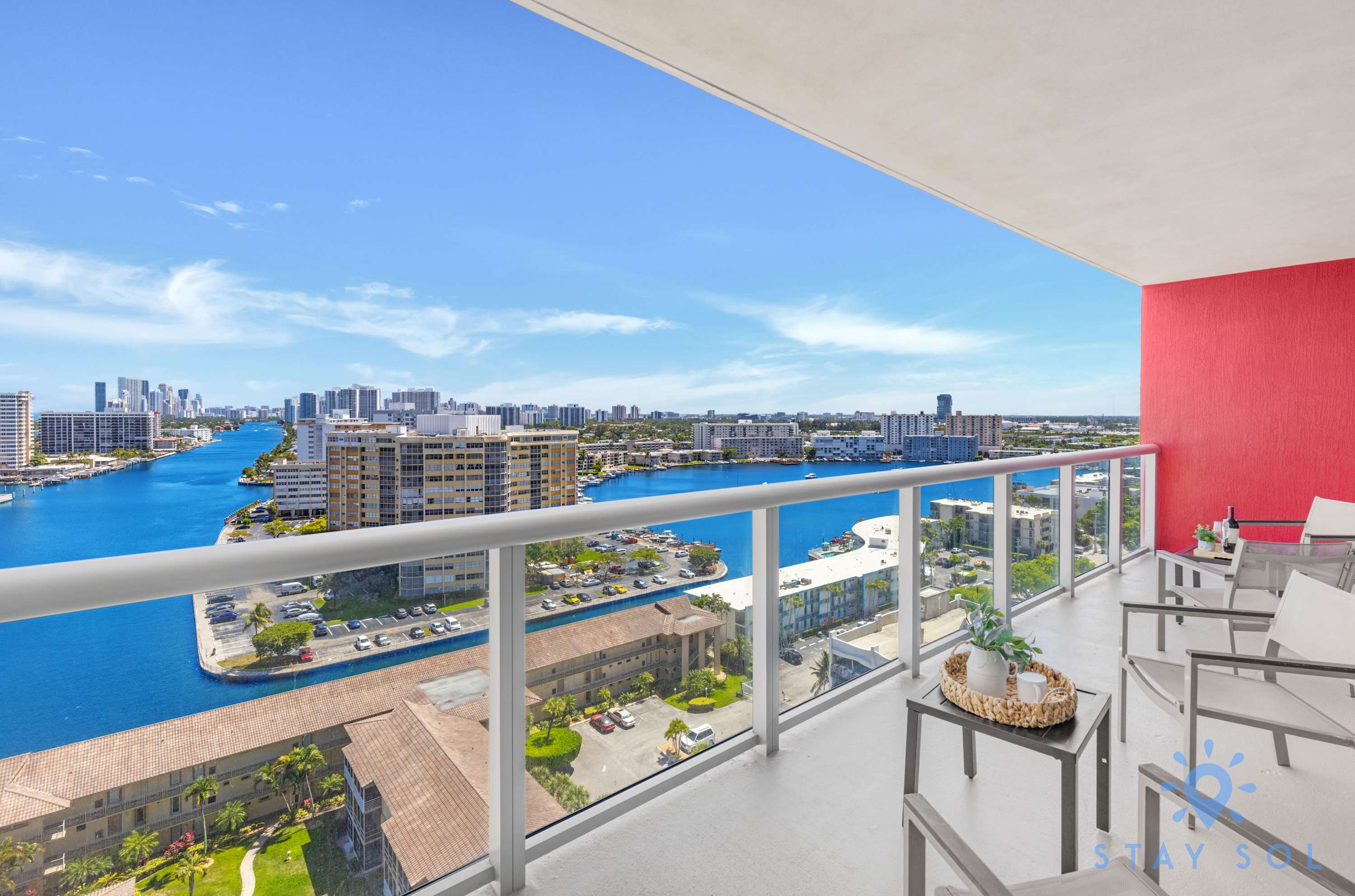 Cozy Getaway | 1BR + Gym | Beachside Vibe