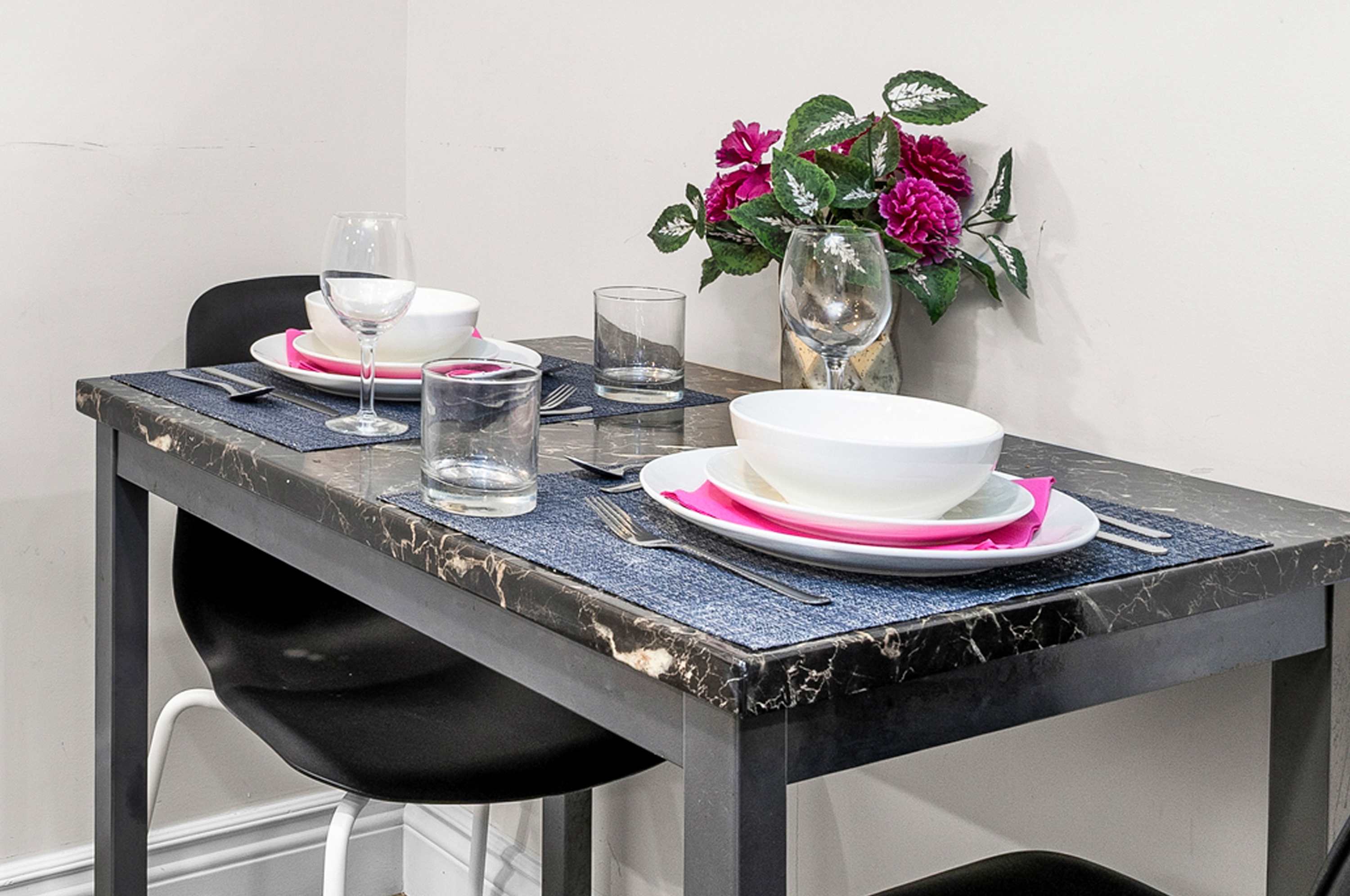 Charming 1BR Flat in Ottawa s Historic Lower Town | Photo 4