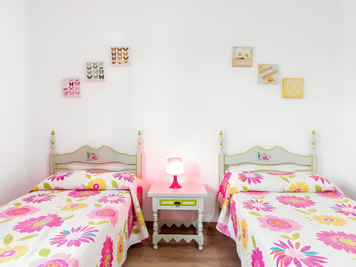 Encantador Chalet con Piscina y Jardín Privado junto a las Playas de Conil - image 9