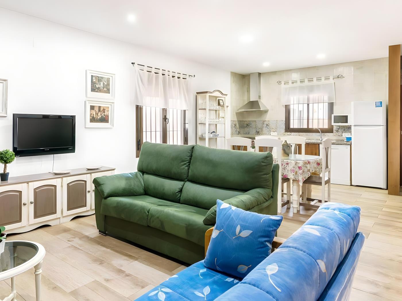 Encantador Chalet con Piscina y Jardín Privado junto a las Playas de Conil - image 7