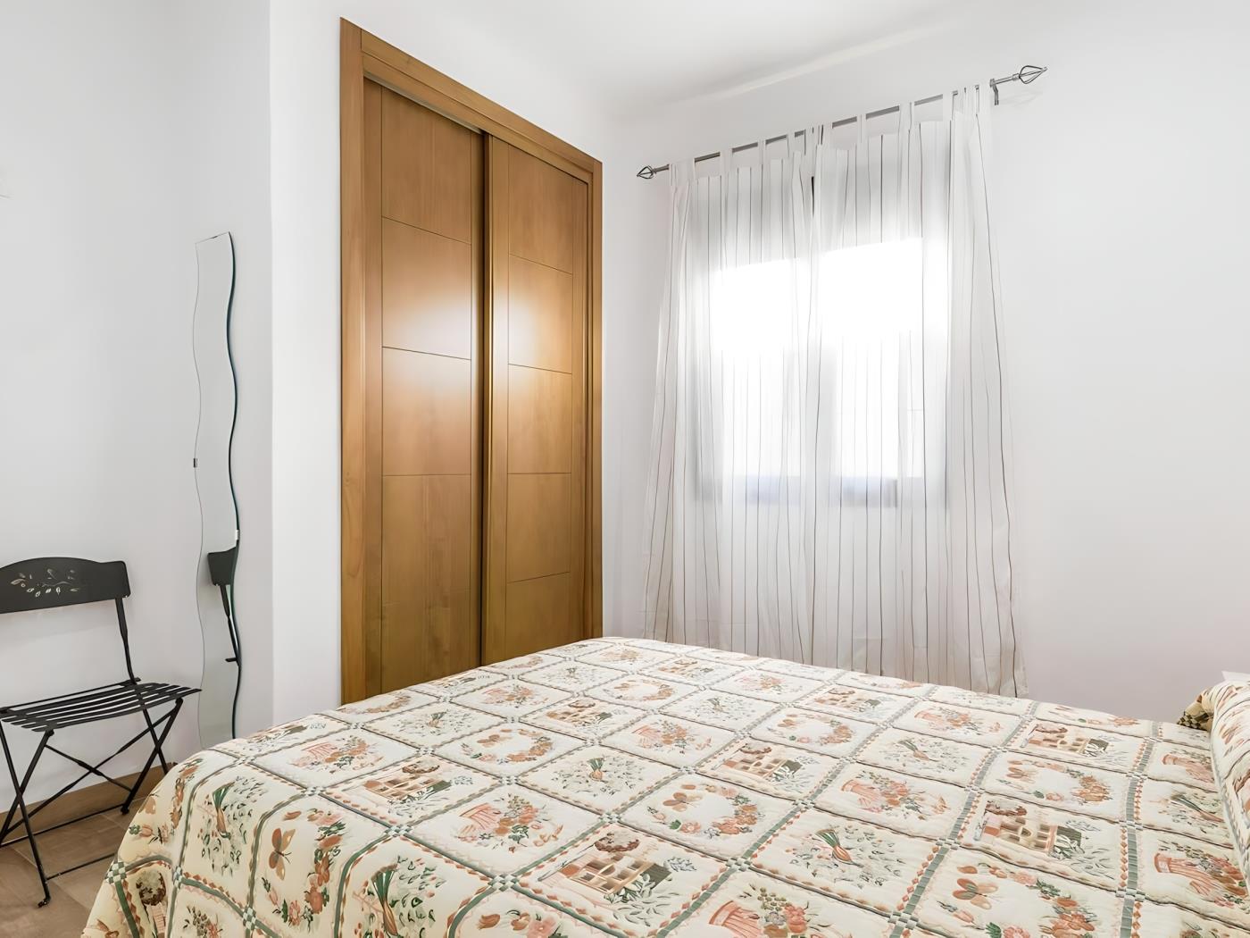 Encantador Chalet con Piscina y Jardín Privado junto a las Playas de Conil - image 13