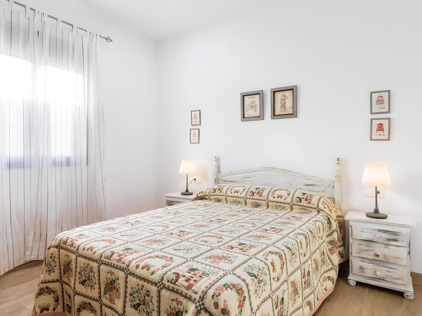 Encantador Chalet con Piscina y Jardín Privado junto a las Playas de Conil - image 17