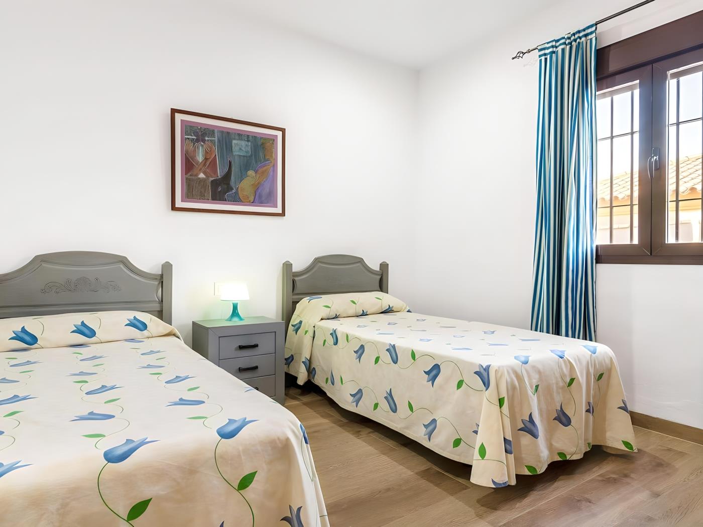 Encantador Chalet con Piscina y Jardín Privado junto a las Playas de Conil - image 18