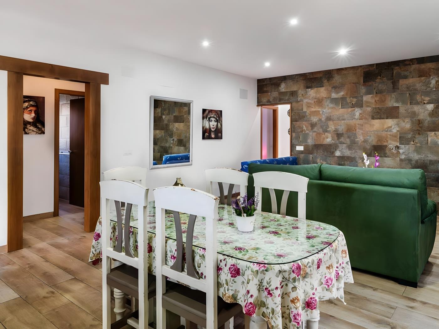 Encantador Chalet con Piscina y Jardín Privado junto a las Playas de Conil - image 16