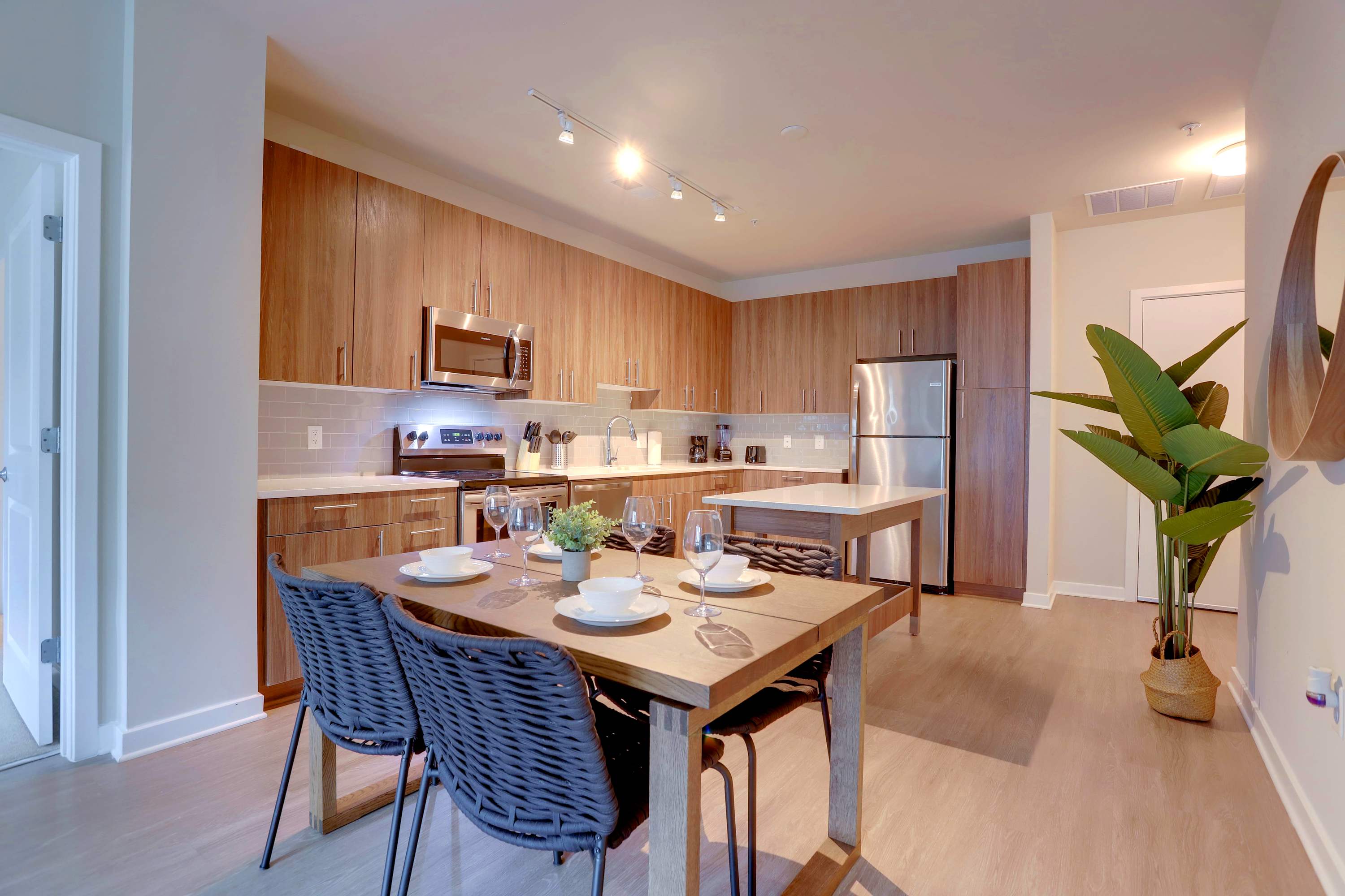 Prime Alexandria Location | Spacious Apt
