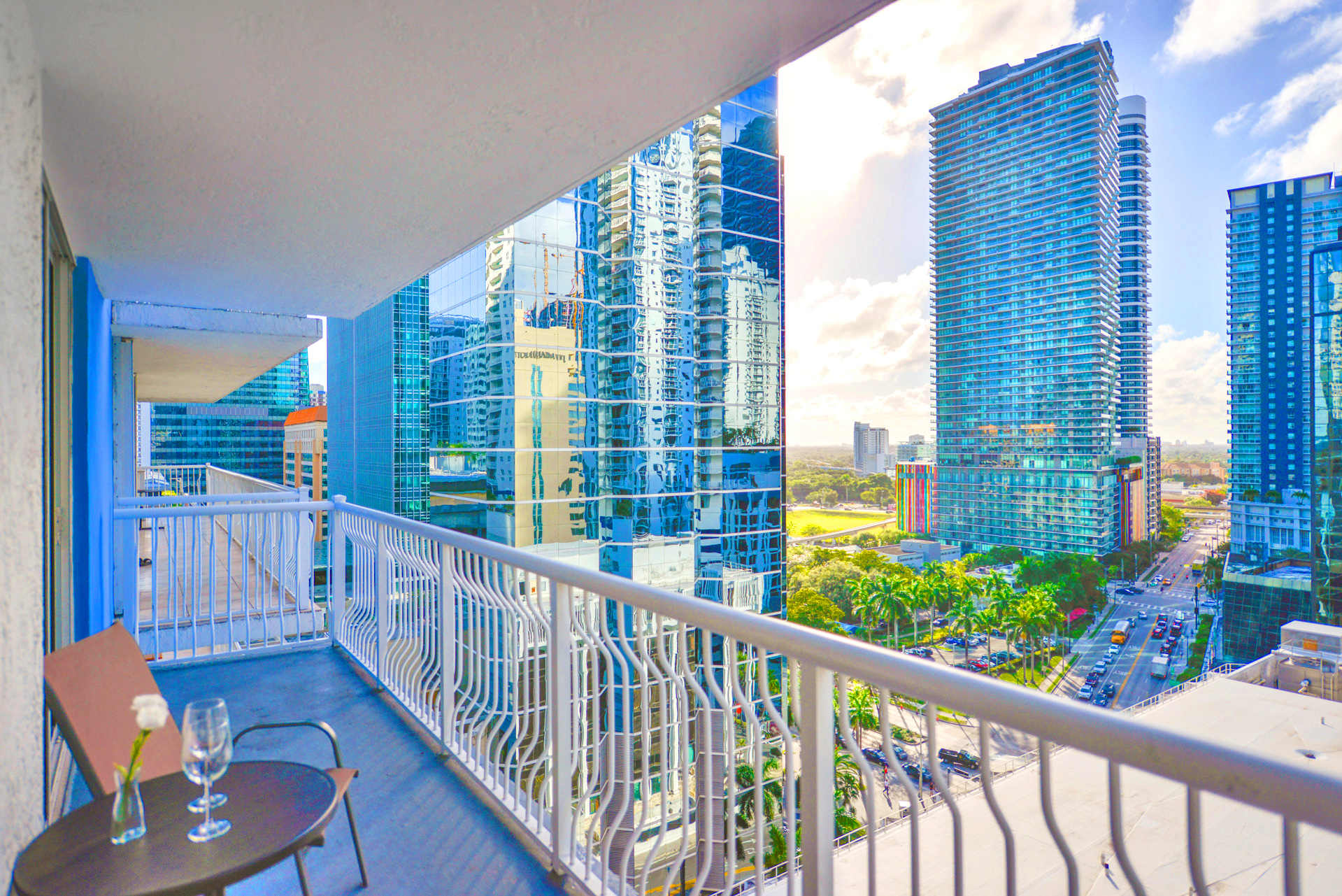 Brickell 3br | Free Parking | Gym | Pool - Bahamas