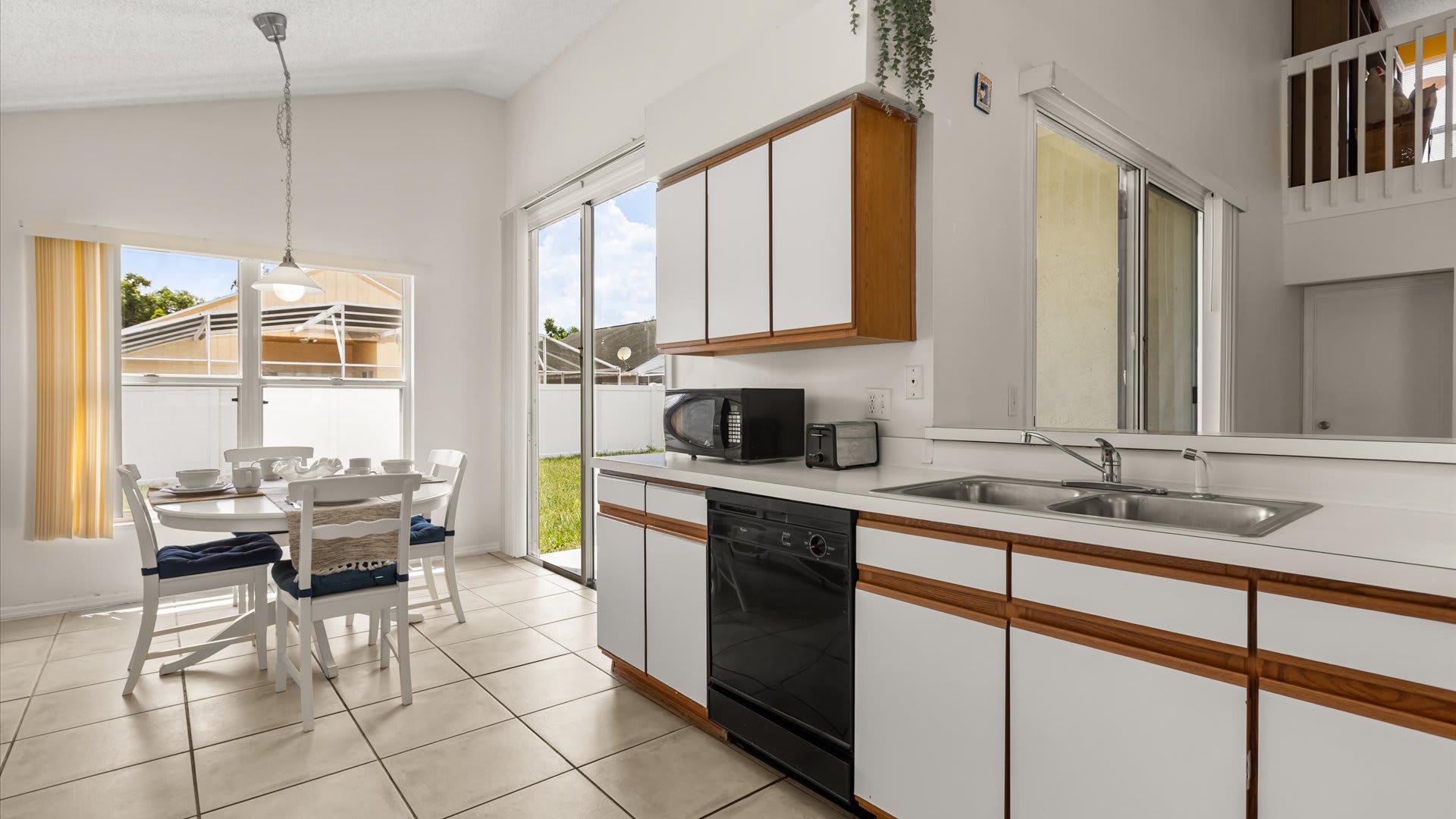 Fully equipped kitchen with dishwasher