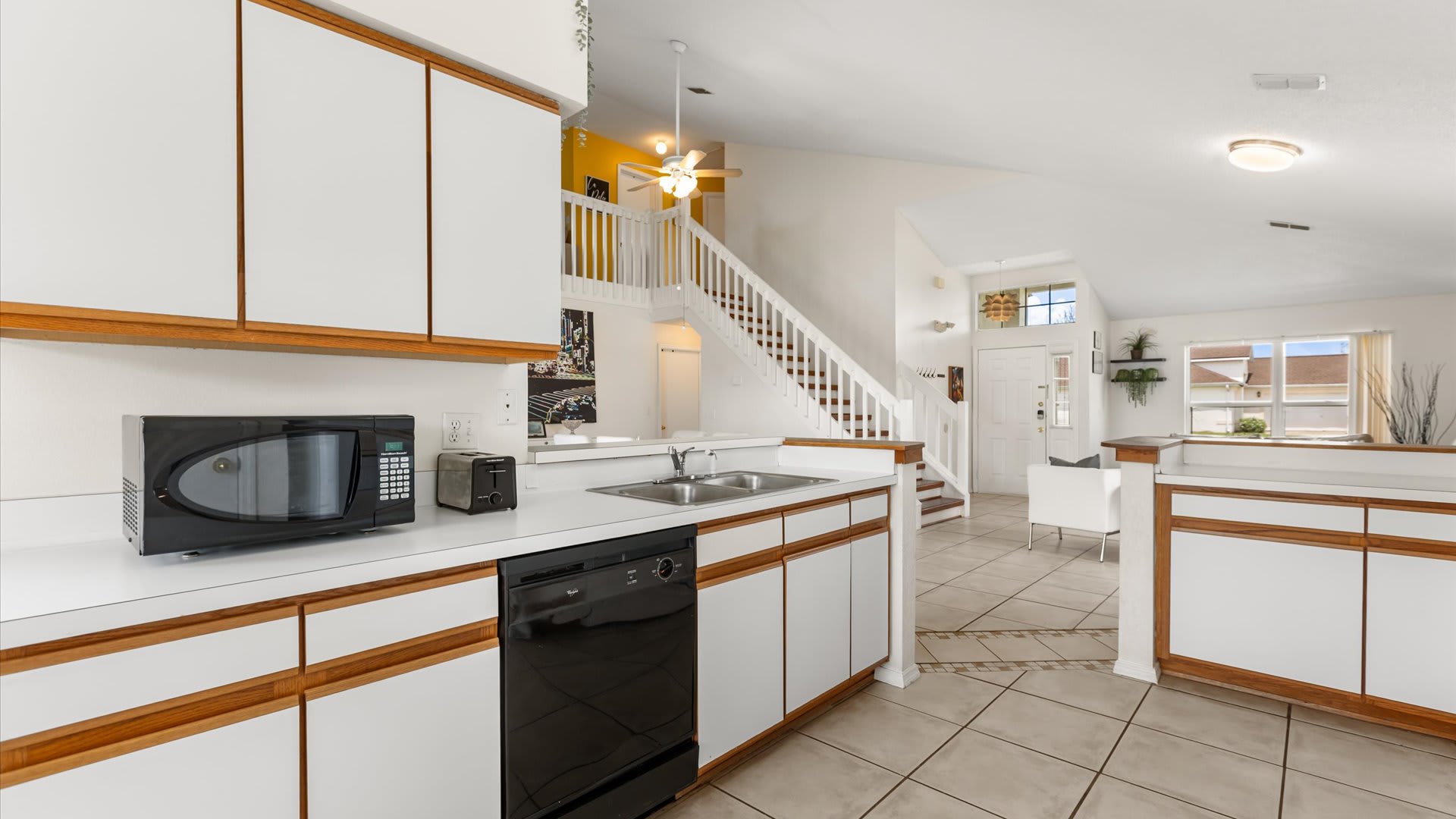 Fully equipped kitchen with dishwasher