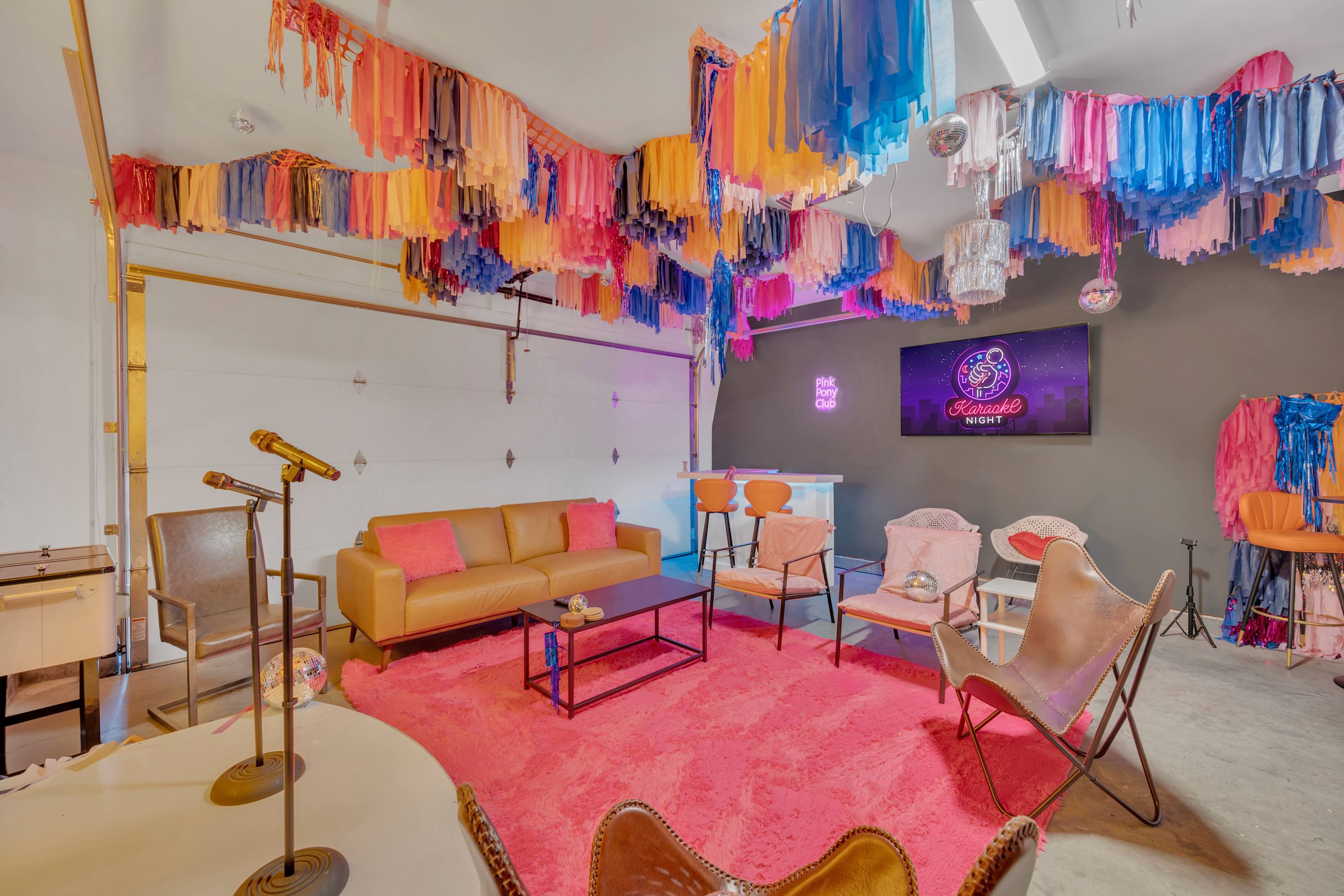 Brand New City Views, Karaoke Room, Near Downtown 6