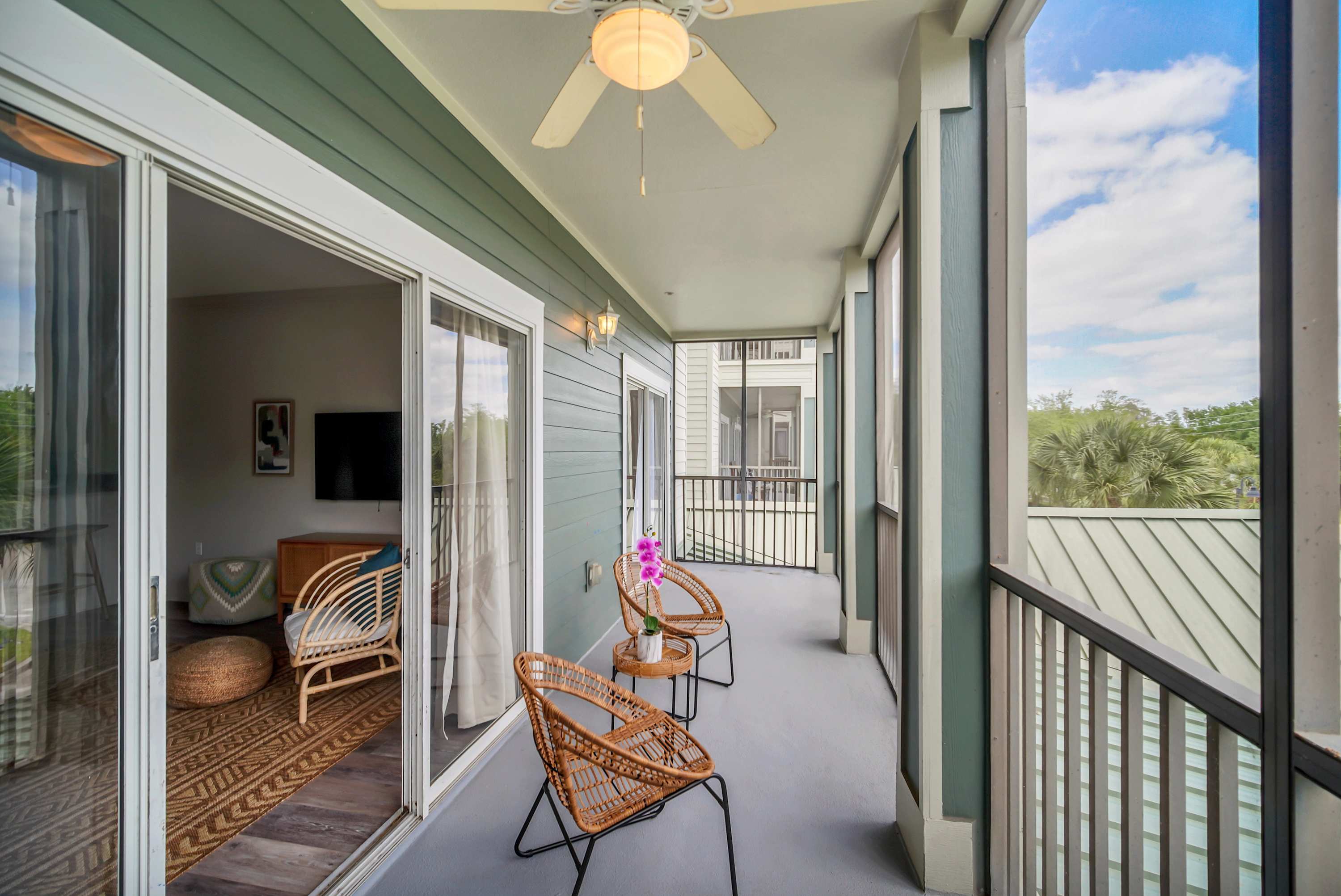 Upstay Tropical Style Family Condo w Pool 5