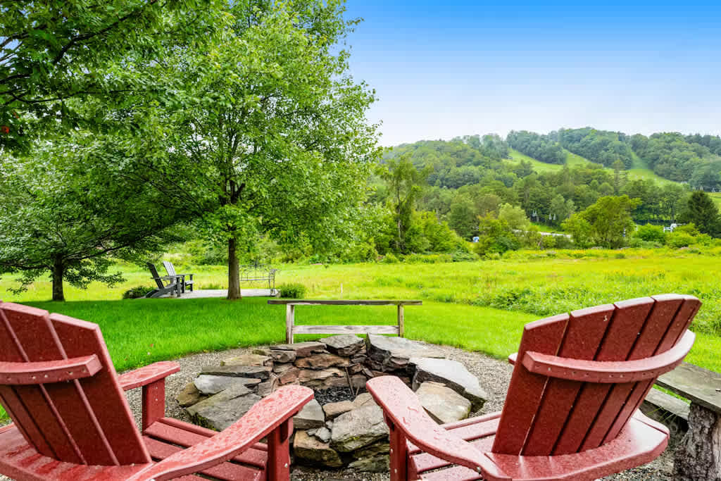 Steps to S6! Firepit, BBQ, Views! | Little House
