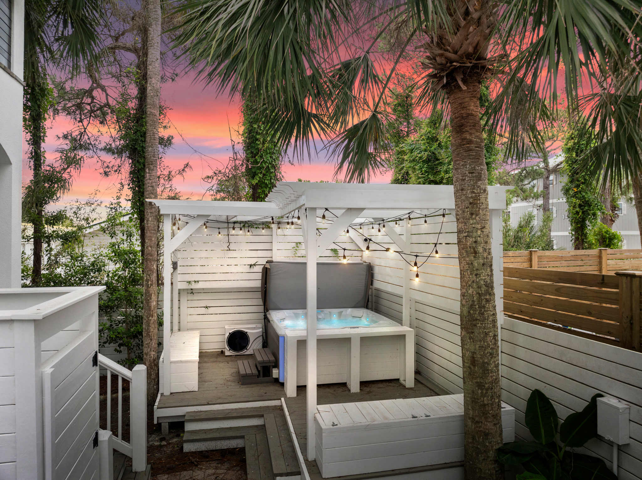 Hot Tub, Fire Pit, Steps to 30A Beach | Reel McCoy